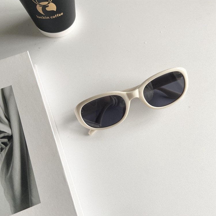 Эллиптические белые солнцезащитные очки для кошачьих глаз Woman High Eye 2025 Новые солнцезащитные очки для защиты от ультрафиолетовых лучей - Черное пятно в белой рамке