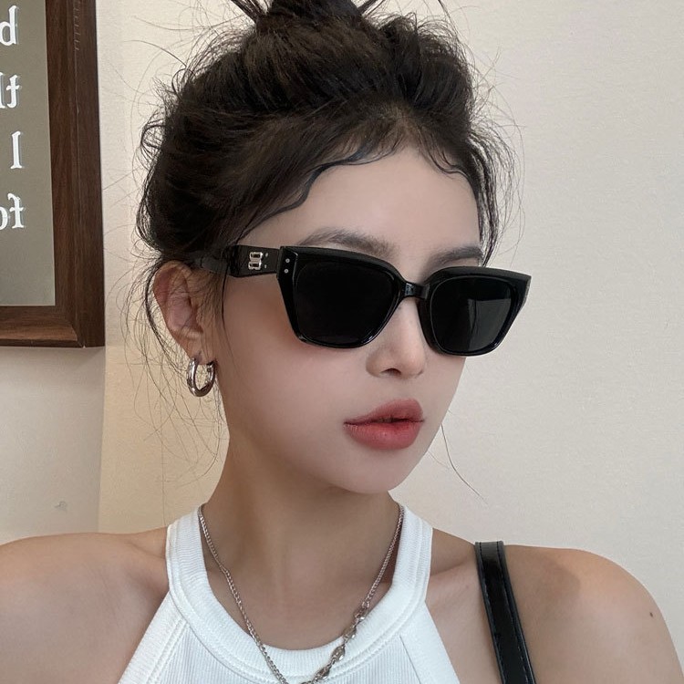 猫眼墨镜女款高级感显脸小2025新款方圆脸黑色复古欧美风太阳眼镜 - 黑框黑灰片