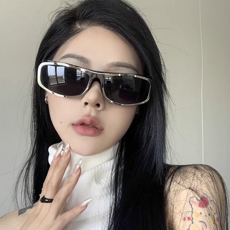 Европейские и американские солнцезащитные очки женские шаровары круглое лицо ретро горячая девушка y2k верховая езда наружные солнцезащитные очки - Чёрная золотая рамка/Как рисунок