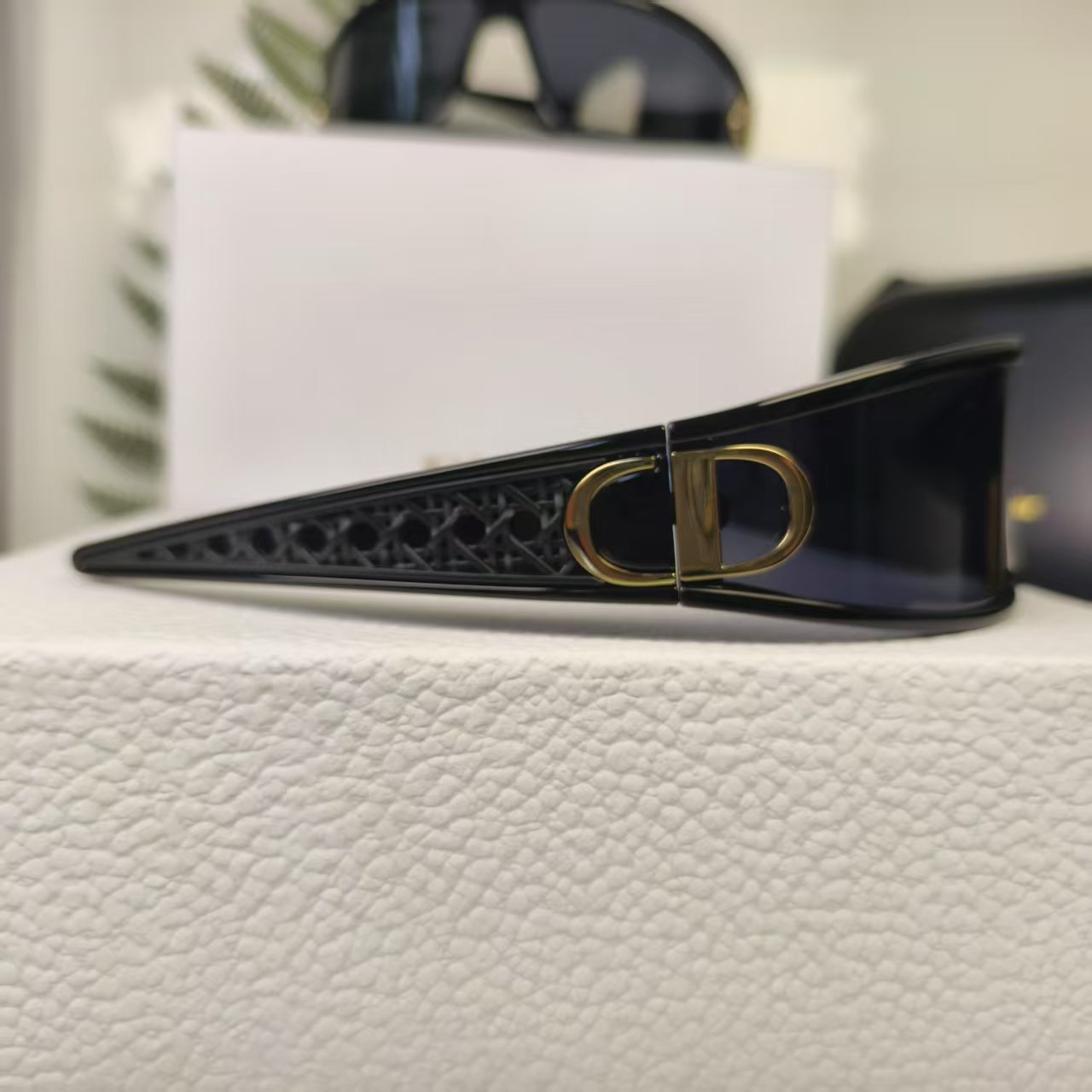 2025 new CD headband sunglasses for women, European and American retro internet famous sun protection and UV protection sunglasses with large frame - Black [High quality hair headband] 1 set