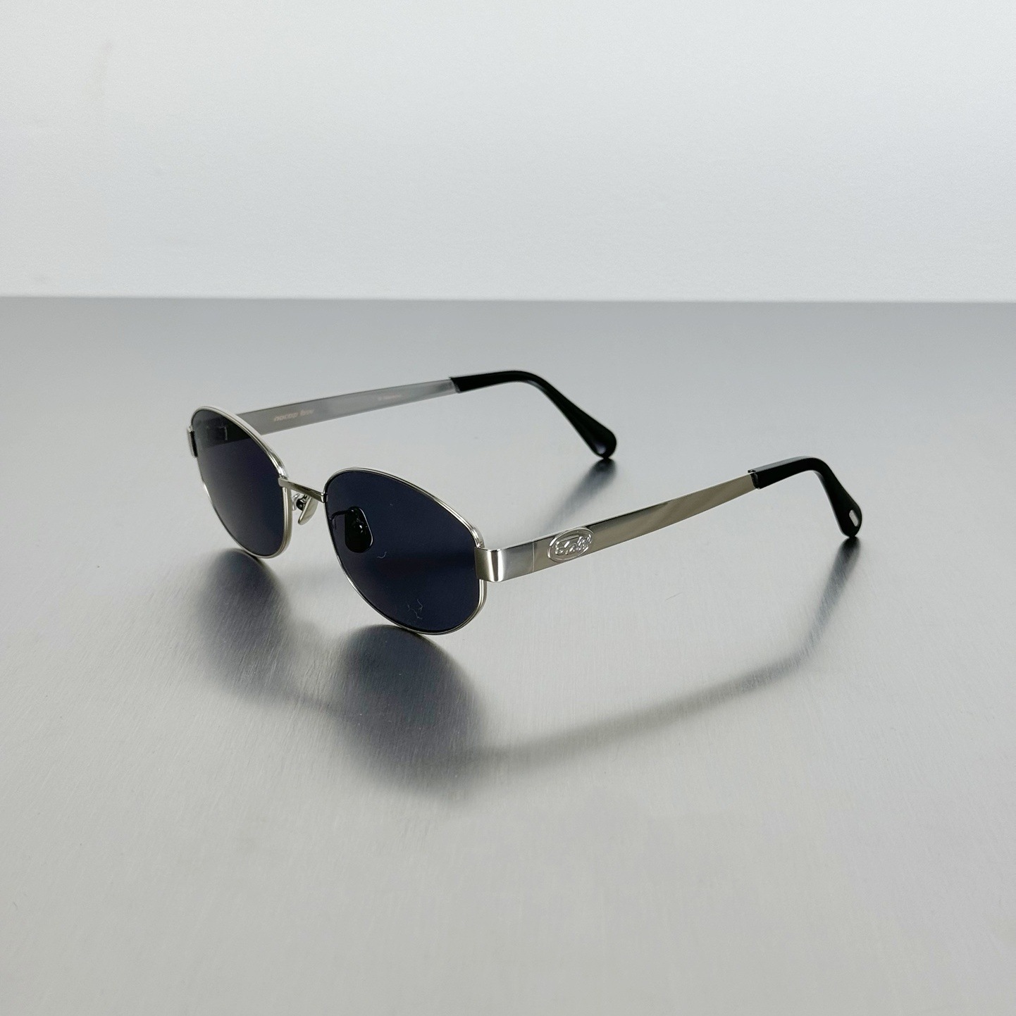 Fakeme25 Новый эллиптический металл серебряная рама солнцезащитные очки солнцезащитные солнцезащитные солнцезащитные очки ультрафиолетовое лицо ретро - Серебряный черный