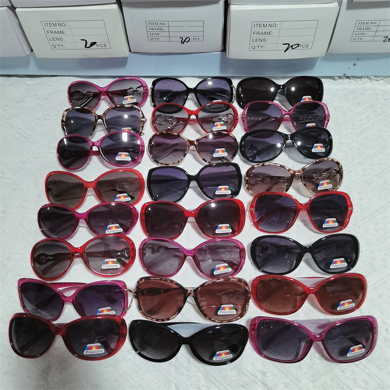 Классическая дама среднего возраста мамины полярные солнцезащитные очки подходит для работы в магазине очков - Смешанный