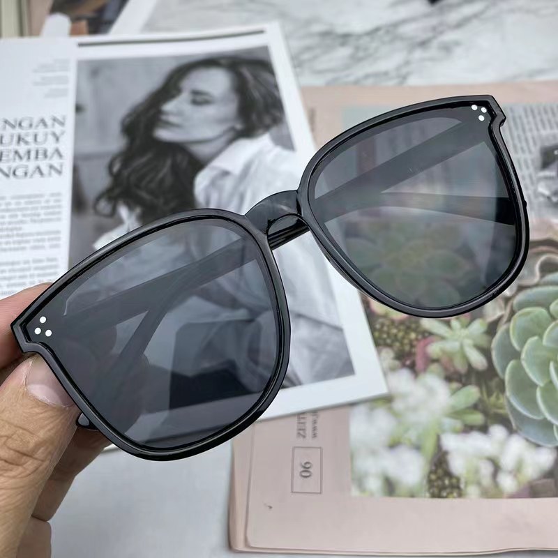 New GM sunglasses ins UV resistant sunglasses couple's travel photography glasses sunshade and sunscreen sunglasses - Three points (black box)