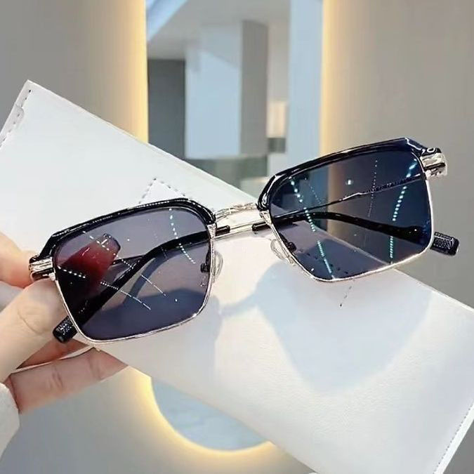 Advanced photosensitive color changing myopia glasses, anti blue light box sunshade, high-end fashion business high-definition flat sunglasses - Handsome black silver frame [turning gray]/0 degree flat mirror