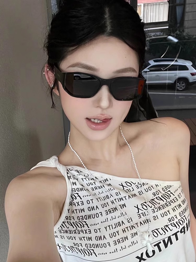 小红书同款个性曲面墨镜女新款潮牌太阳镜高级感防紫外线男眼镜 - 黑框灰片/太阳镜