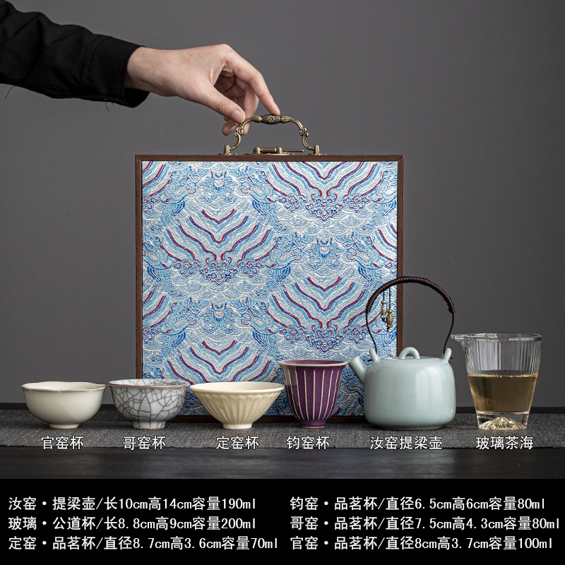 Пять знаменитых печей, один чайник, четыре чашки домашнего керамического кунг - фу, набор чайных сервизов, балка, чайная чашка, открытый подарок. - Пять больших кухонь, четыре чашки.