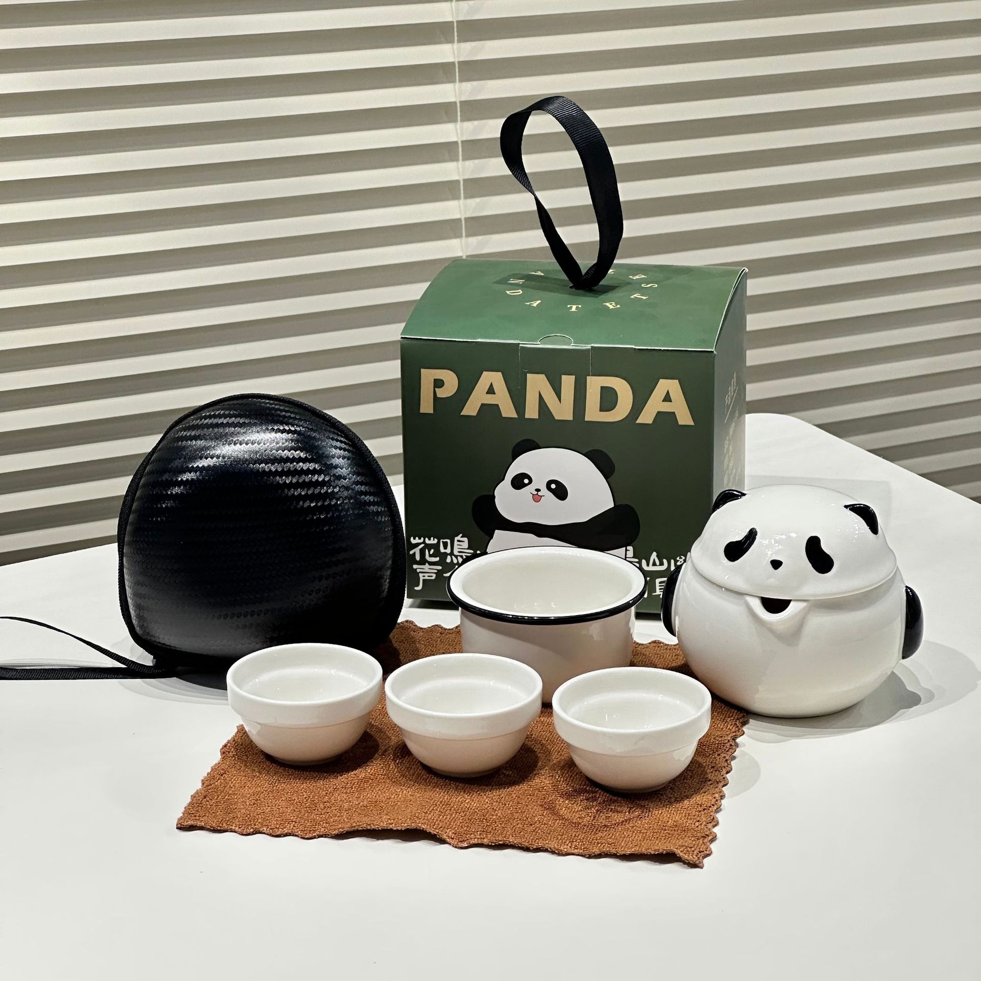 Керамический Кунг - фу Панда Чайный набор Креативный дом Один чайник Три чашки удобных чайных сервизов Подарки оптом - Белые (специальные цены)/Одна крышка, три чашки и одна утечка.