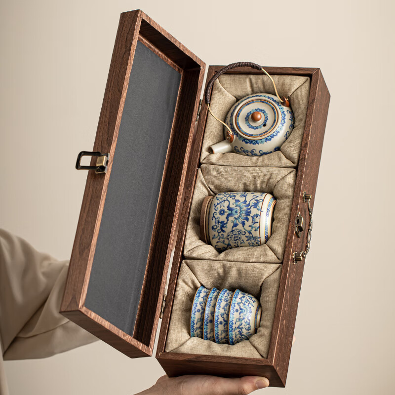 Чайный сервиз, чайник, четыре чашки подарков, бизнес - подарки, подарок на день рождения отца. - Синий цветок с деньгами, с ветвями, с балками, с высокими подарками, в коробках./490.