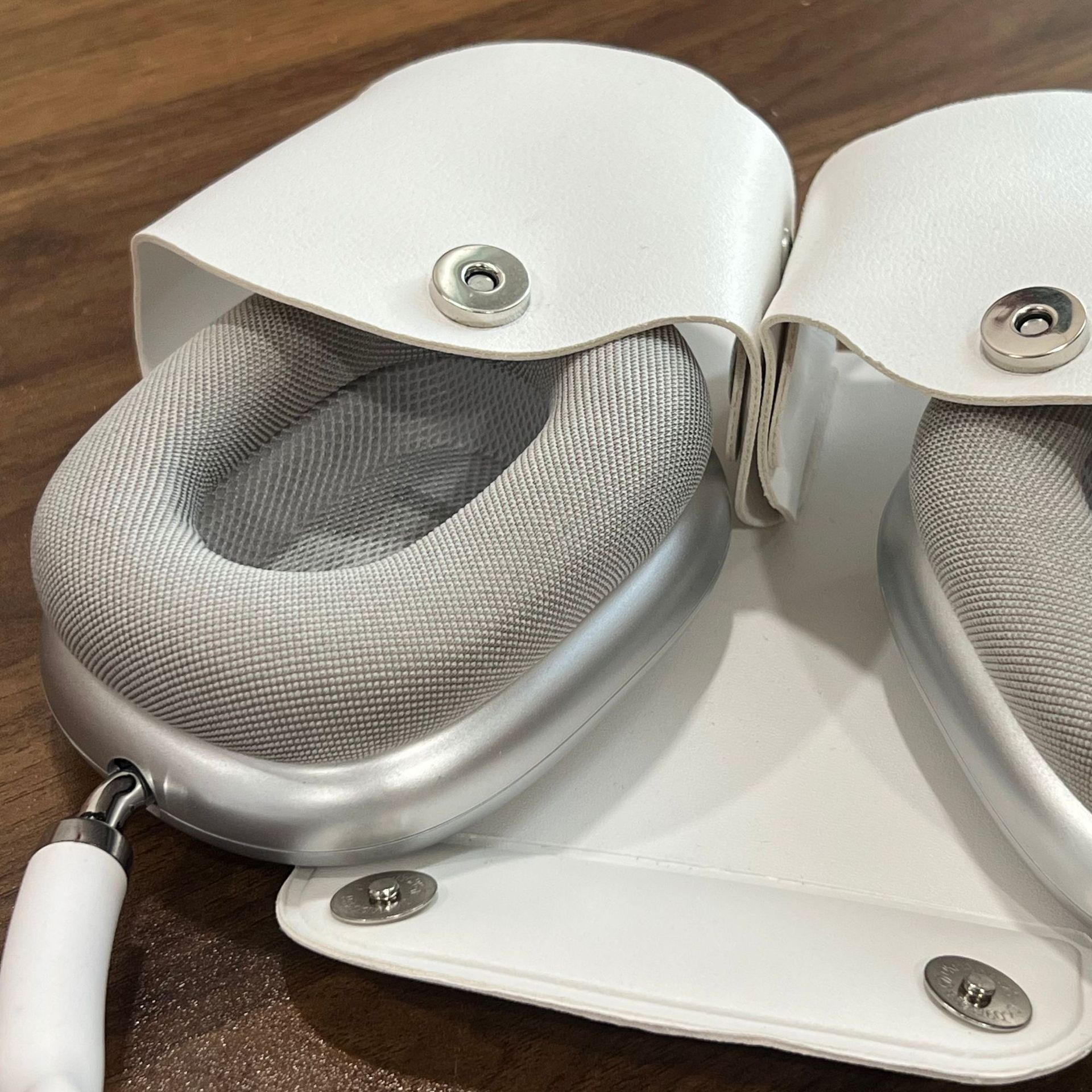 Huaqiang North MAX беспроводные наушники Bluetooth A + внешний вид магнитный наушники - белый