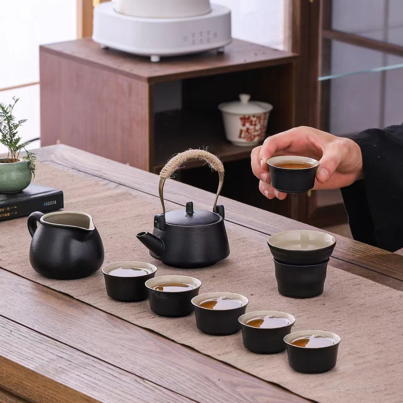 Black pottery Kung Fu tea set, complete set for home and office use, teapot, teacup, simple lid bowl, tea can, complete set of tea - Lifting beam pot