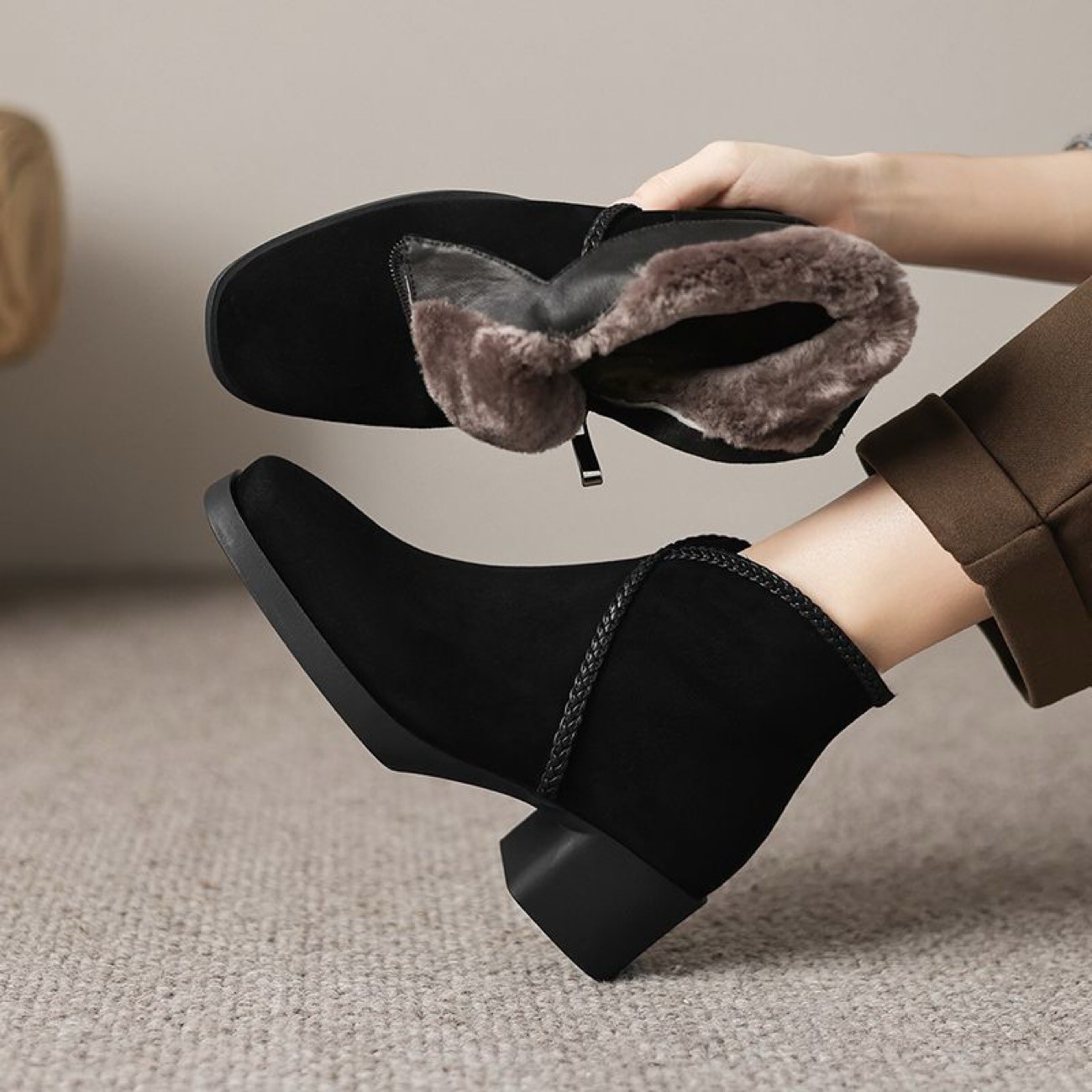 Зимой 2025 года новые французские сапоги Chelsey Subject, винтажные сапоги и модные женские сапоги - Чёрный ворс./Тридцать пять.