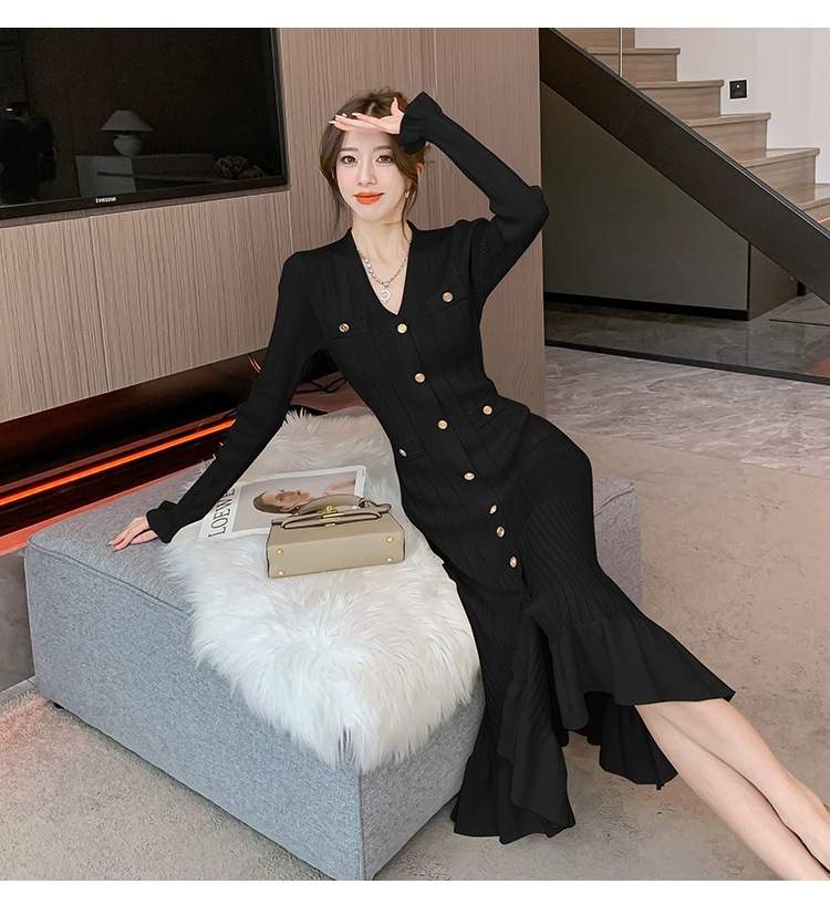 2025 Новая женская одежда черный V - воротник длинные юбки с длинным хвостом нарезанные юбки трикотажные юбки элегантные S - пуговицы платье - чёрный/S