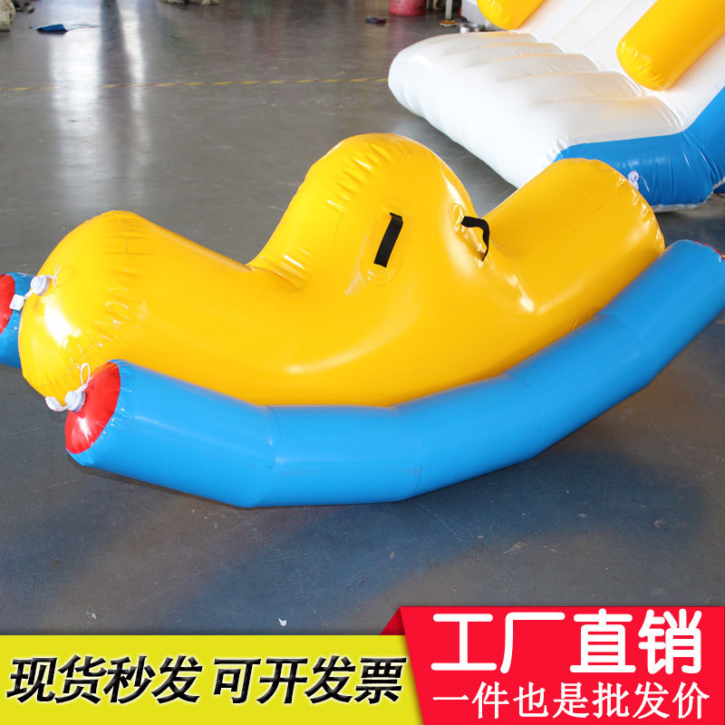 水上乐园海洋球池充气水上玩具跷跷板香蕉船设备陀螺水池风火轮