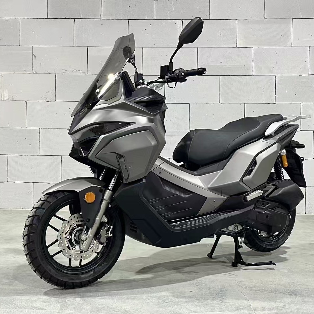 Трансграничные горячие бойцы бычий топливный локомотив, крутая личность, высокоскоростная гонка, спортивный автомобиль, мощная педаль, мотоцикл.