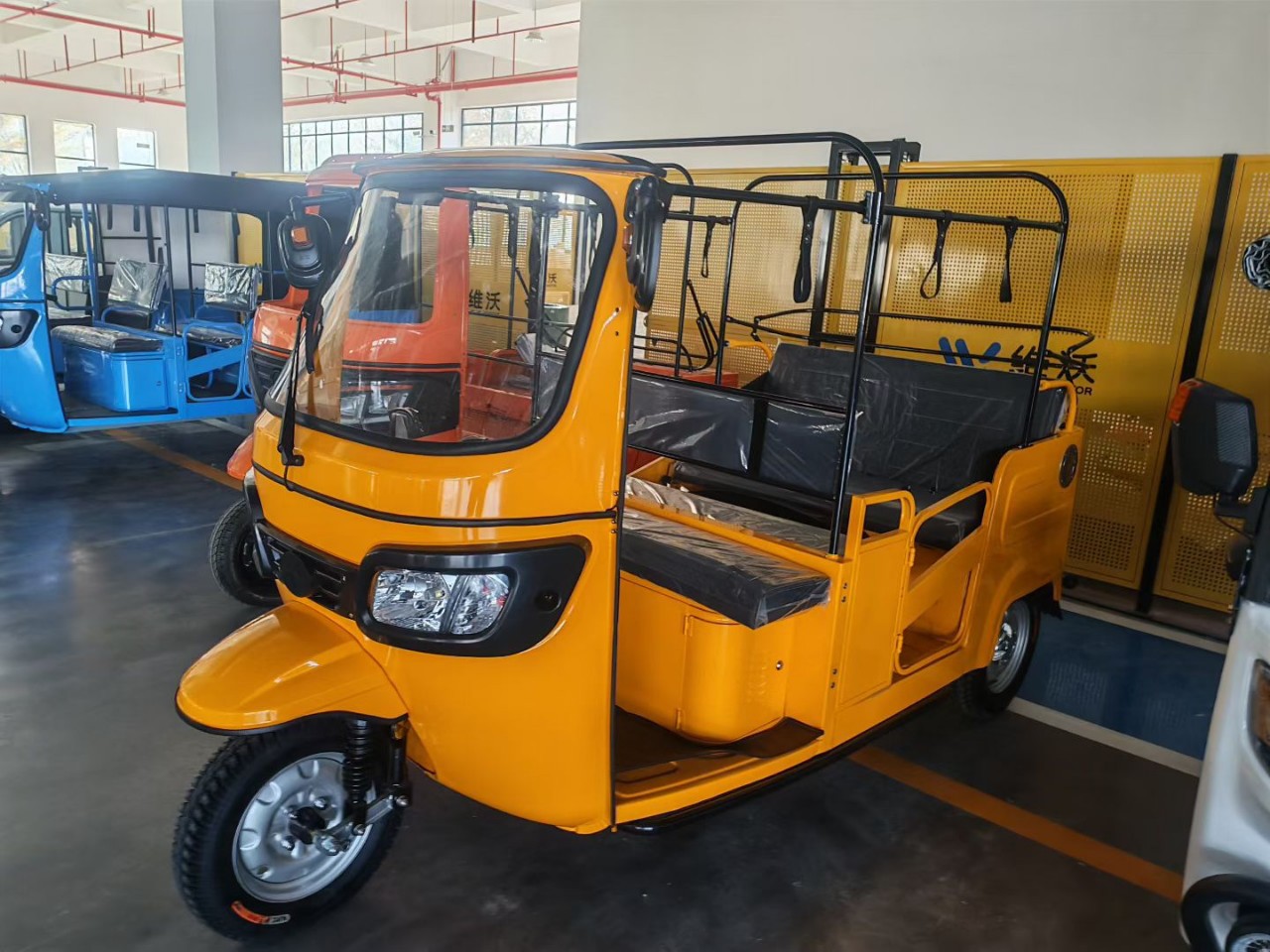 Внешнеторговый экспорт Африканский пассажирский трехколесный пассажирский тягач ЕС Сертифицированный топливный трехколесный мотоцикл