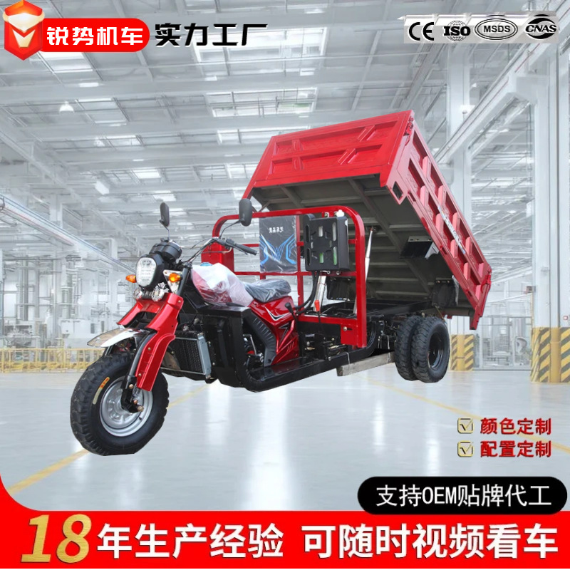 В Африке продают трехколесные топливные мотоциклы, грузовые сельскохозяйственные самосвалы, бензиновые мотоциклы, перевозящие короля через границу