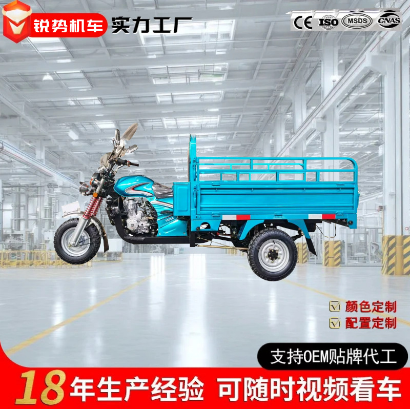 В Африке продают трехколесные топливные мотоциклы для грузовых сельскохозяйственных самосвалов