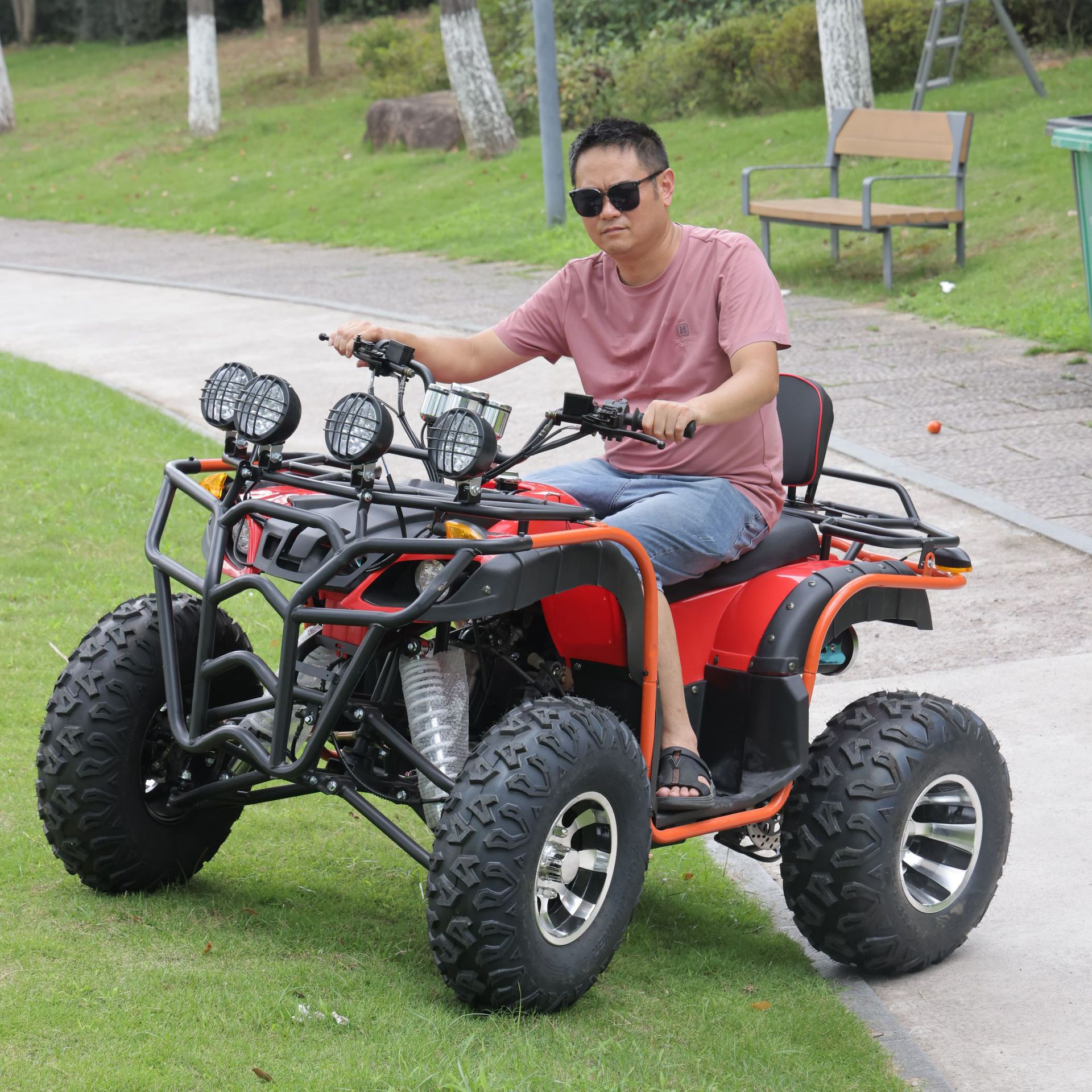 Внедорожная автоматическая балансировка Пляжный автомобиль Четырехколесный внедорожник Мотоцикл Одноместный полный привод