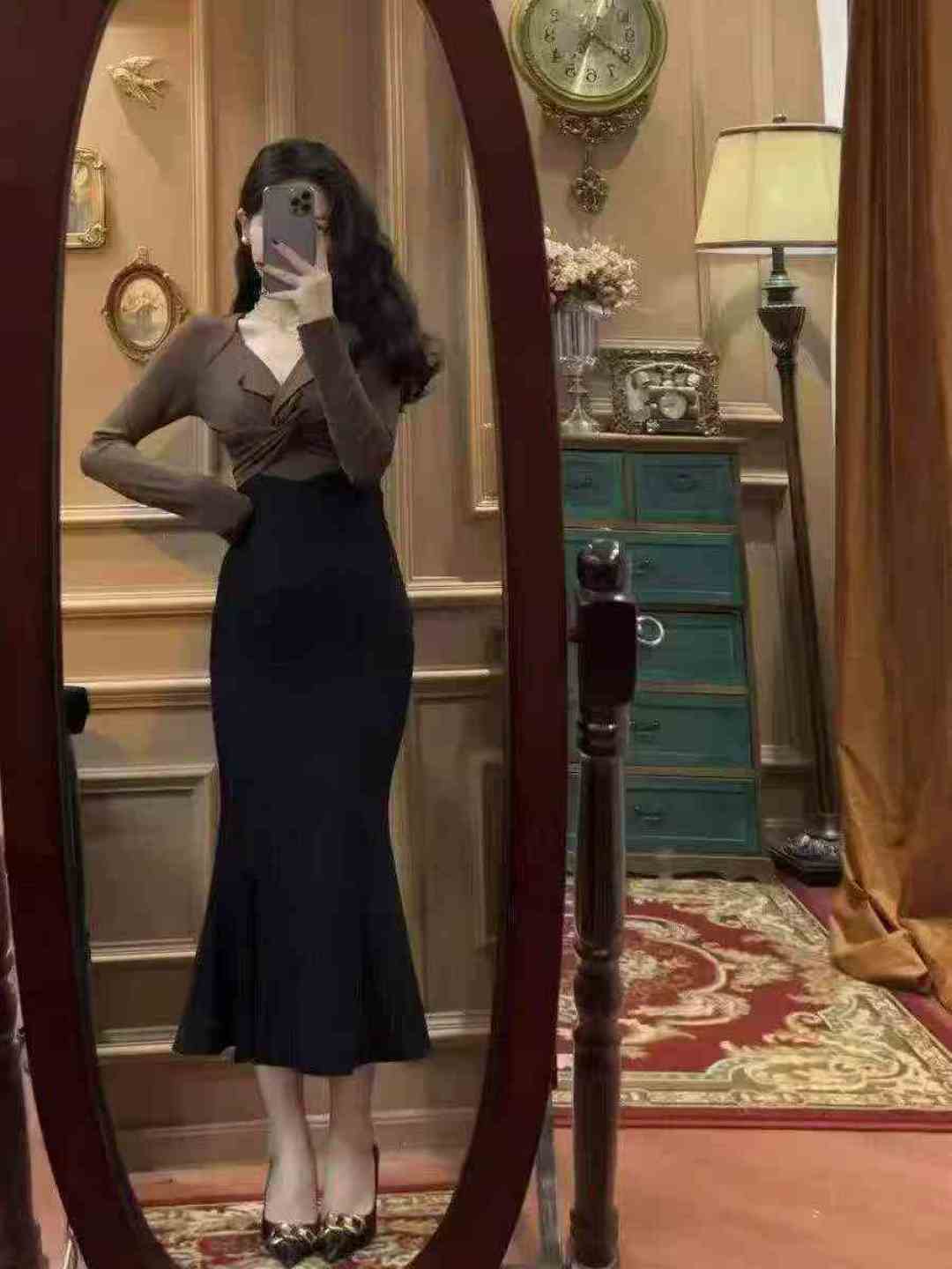 ① Высокое чувство скручивания воротник с длинными рукавами и длинные юбки с рыбьим хвостом! Высокая эластичность, независимая упаковка, кодовое число S - XL, количество около 700 штук, полная очистка 8,8 юаней - S