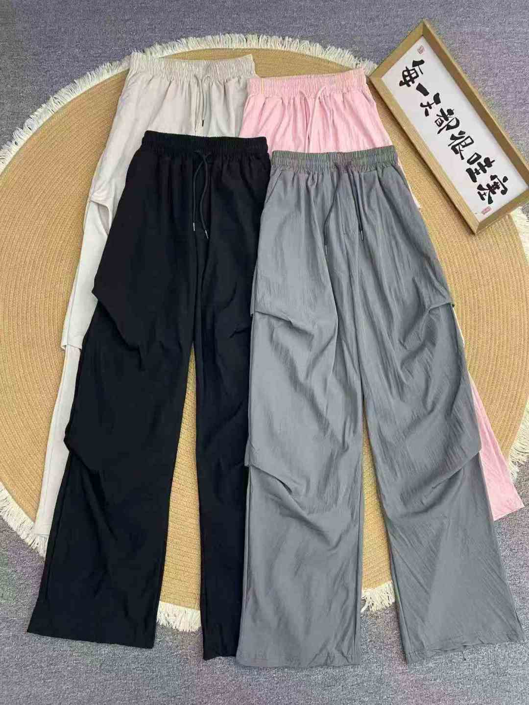 Облегченный прямой цилиндр американских комбинезонов 3084 шт. 10.8, комфортабельная ткань, рыхлая талия с веревкой, дизайн складок, пара моделей, кодовое число S - 3XL, 5XL, отдельная упаковка, модельная карта только для справки - S