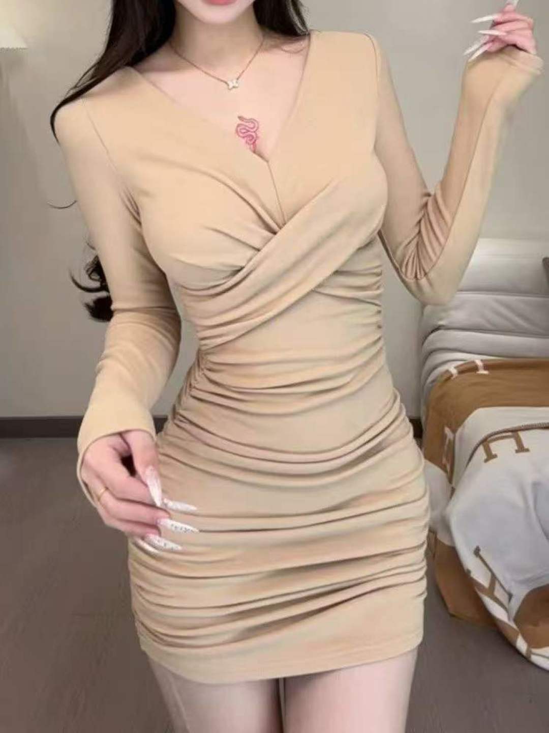 [Луна]: 7.9 Чистая 230 [Луна]: Сексуальный скручивающийся глубокий V Spice Girls с длинными ягодицами платье [Луна]: 123 ярда Индивидуальная упаковка