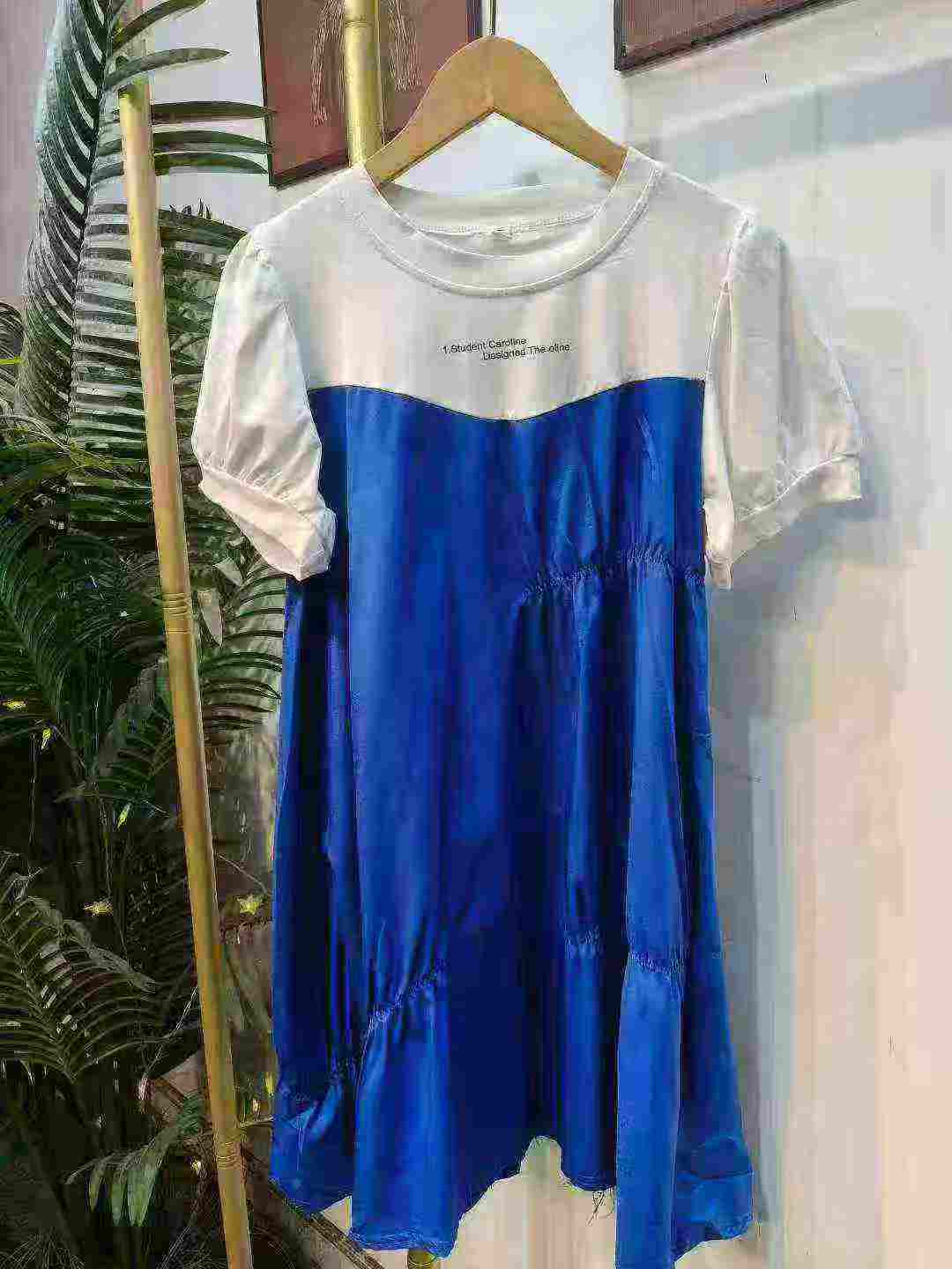 Полная очистка 5.9 300 летних девочек среднего и старшего возраста мода изящный дизайн мягкое платье имеет более десятка черных, код 3 - 7 (130 - 170) самостоятельная упаковка.