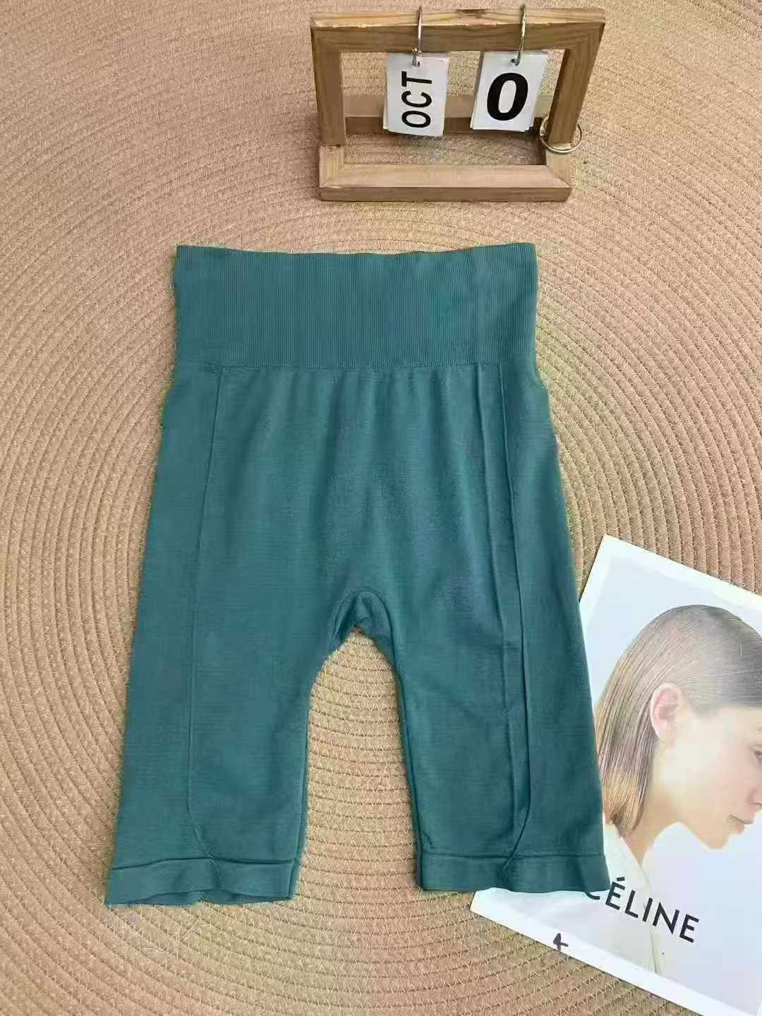 645 шорт для занятий физкультурой и йогой с высокой талией и ягодицами. Ткань удобная и эластичная, качество хорошее. S - код один M - код / средний код, отдельная упаковка. Полностью 3,9