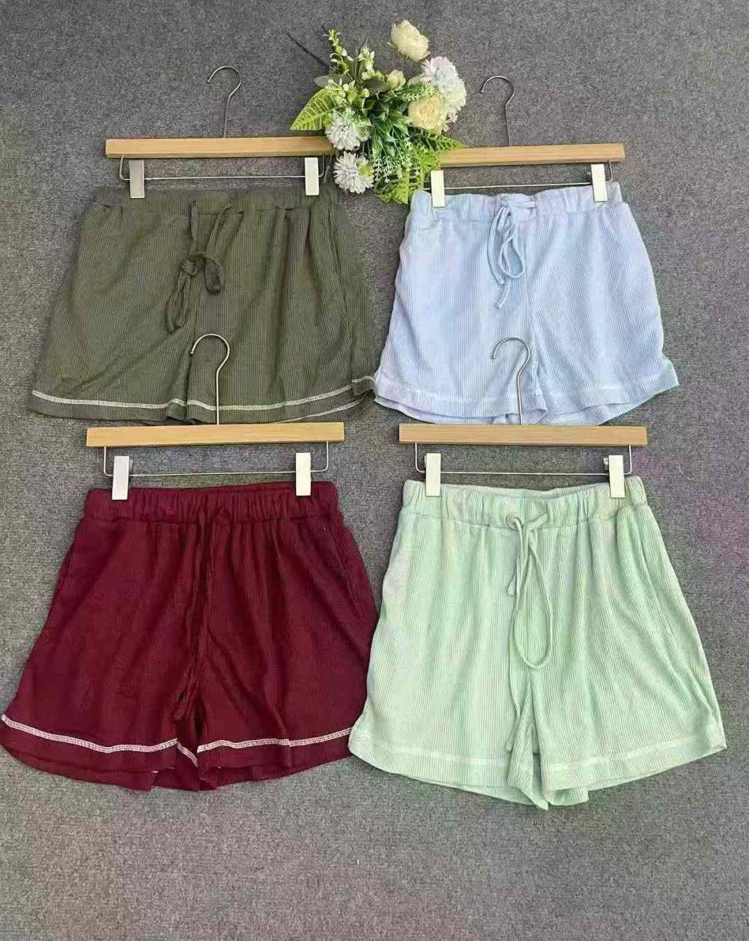 Порядка 260 комплектов шорт для свободного отдыха. Стиль не ограничивается только фотографиями. Ткань удобная, с карманами, хорошее качество. S один 2XL, без отдельной упаковки, полная очистка 2.5