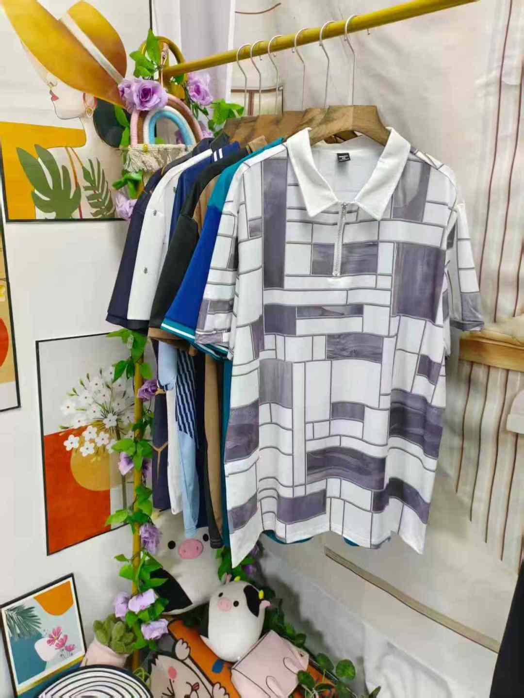 Приблизительно 300 единиц мужской одежды T. Отдельная упаковка S - 1 3XL 5.8