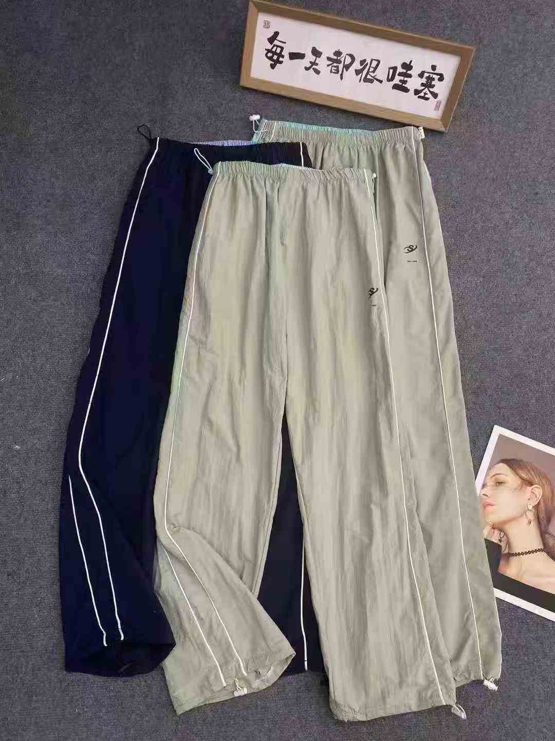 Американский ударный цвет комбинезон 250 шт. 10.8, веревка рыхлая талия, есть карман, быстровысыхающая ткань, веревочная пуговица, код 1 - 4 ярда (S - XL), независимая упаковка, 3 ярда меньше,