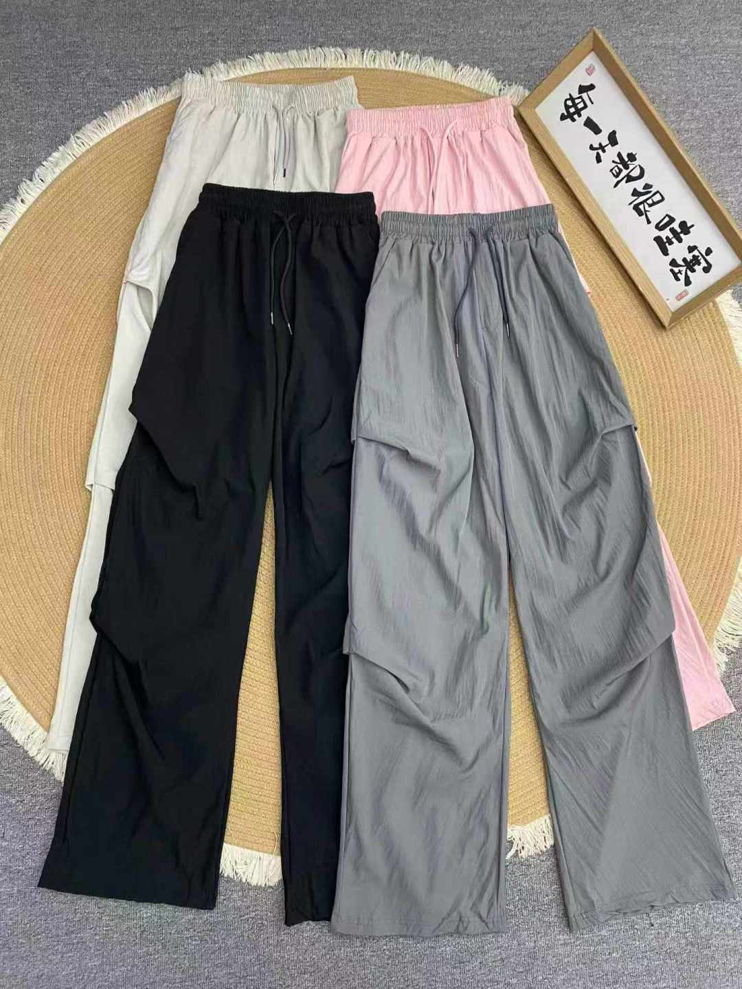 Облегченный прямой цилиндр американских комбинезонов 3084 шт. 10.8, комфортабельная ткань, рыхлая талия с веревкой, дизайн складок, пара моделей, кодовое число S - 3XL, 5XL, отдельная упаковка, модельная карта только для справки