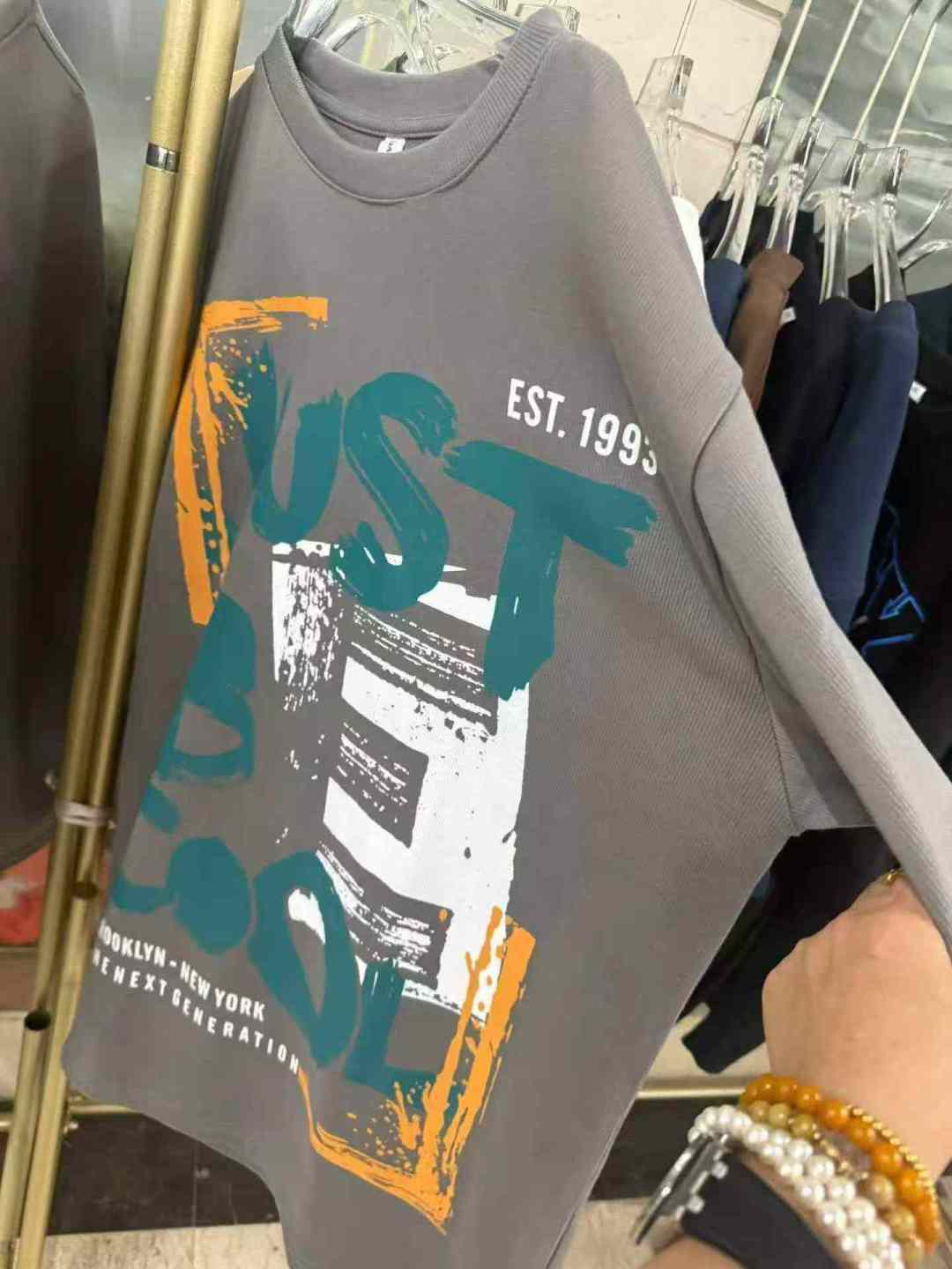 [Солнце] Большая печать спереди и сзади прилива! Тяжелые короткие рукава! Мужчины и женщины одинаковые! Короткие рукава 2800 штук, 14,8 юаней партии!