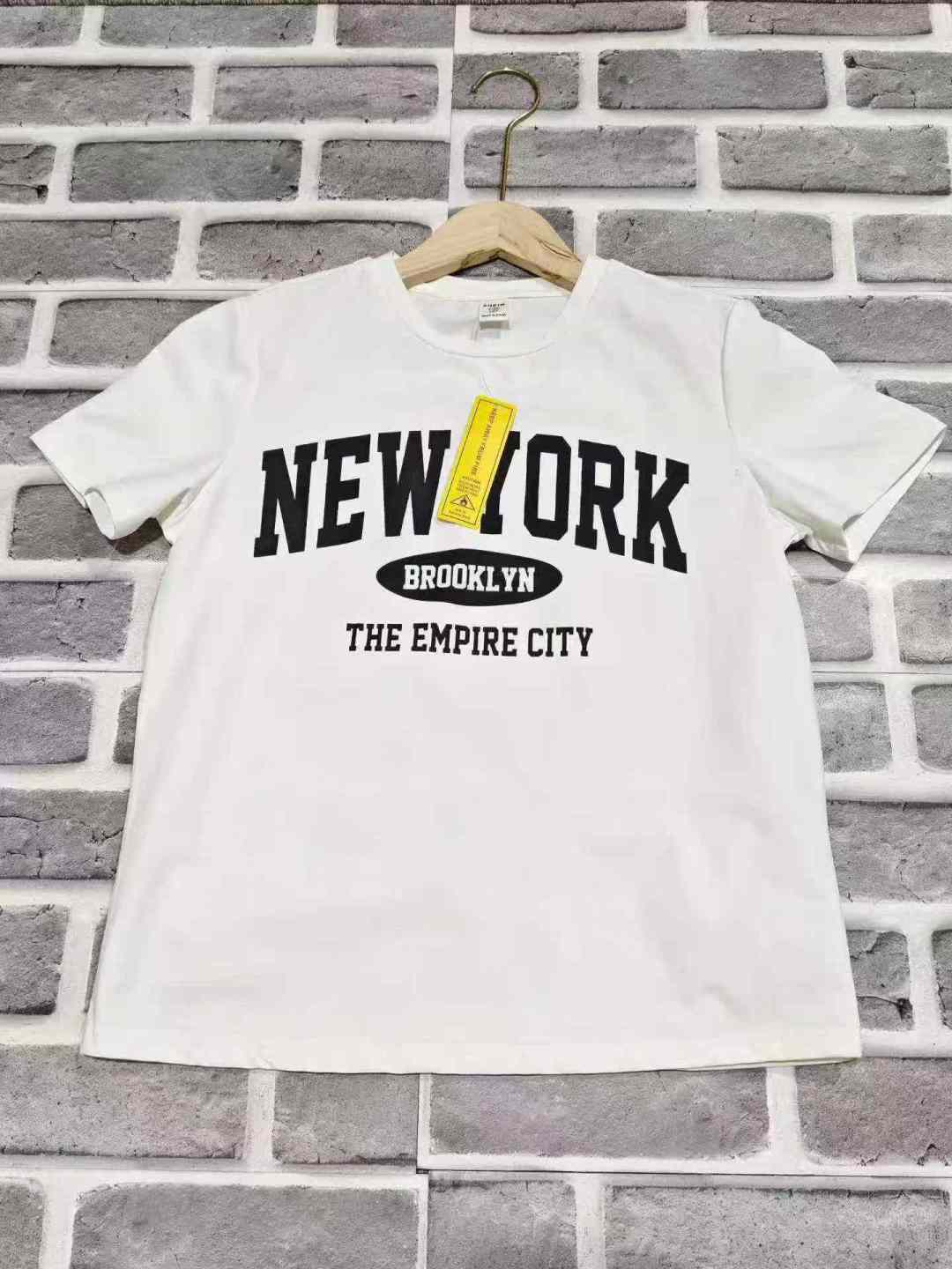 175 штук целая детская белая футболка, кодовое число 8 - 12y (то есть 8 - 12 лет или около того), 10 штук одна упаковка! Все 5,8 мин. + 1