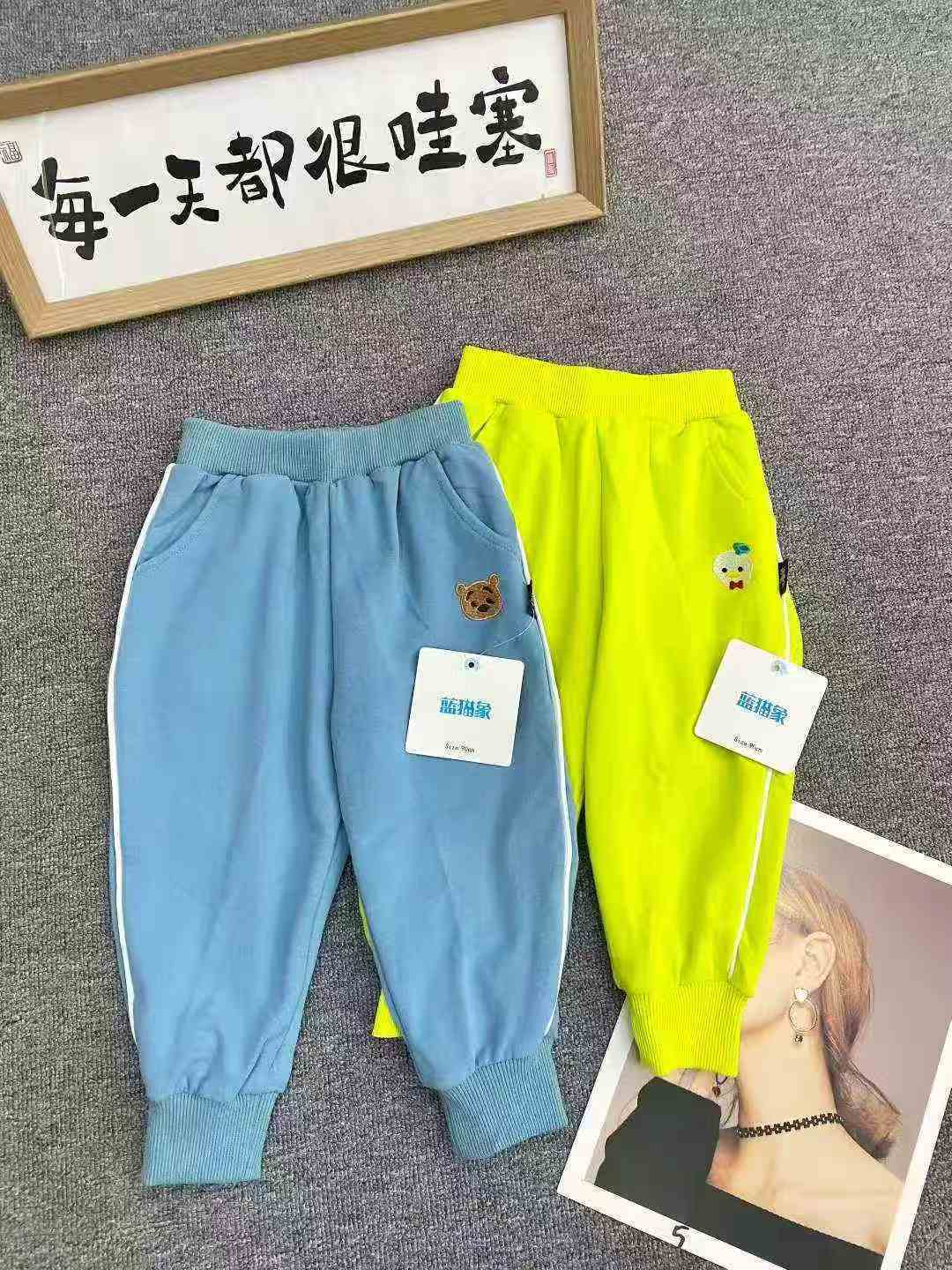 Детские спортивные штаны для отдыха 140 шт. 6.8, ткань мягкая и удобная, растянутая талия, с карманами, узорная вышивка, кодовое число 90 - 140 ярдов, отдельная упаковка с подвеской