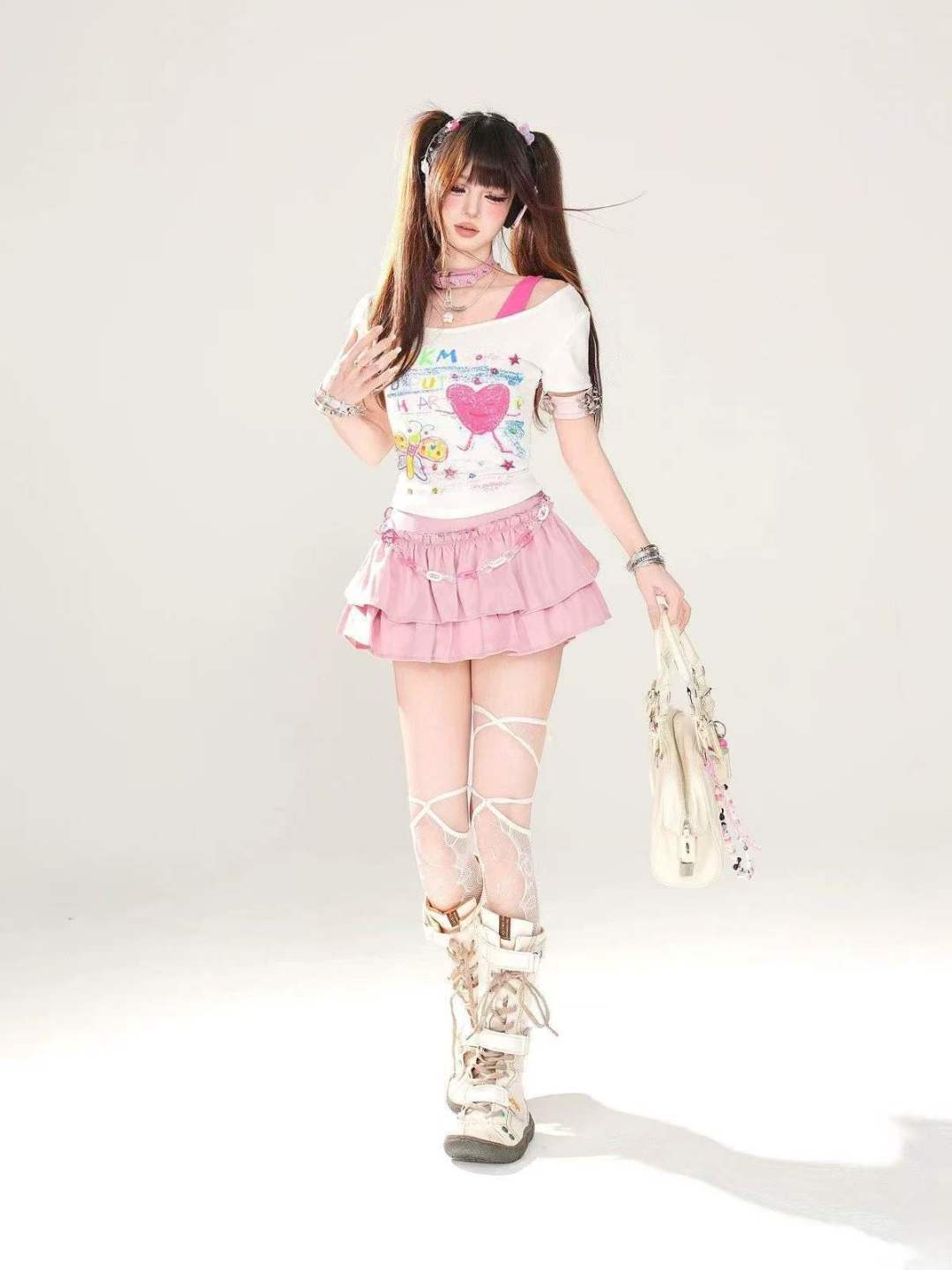 [Луна]: 7.5 Чистая 262 [Луна]: Новый летний граффити - принт с обнаженными плечами Дизайн хлопчатобумажная горячая блузка [Луна]: 1234 ярда (более 12 ярдов) Независимая упаковка [Луна]: монохроматическое качество ️