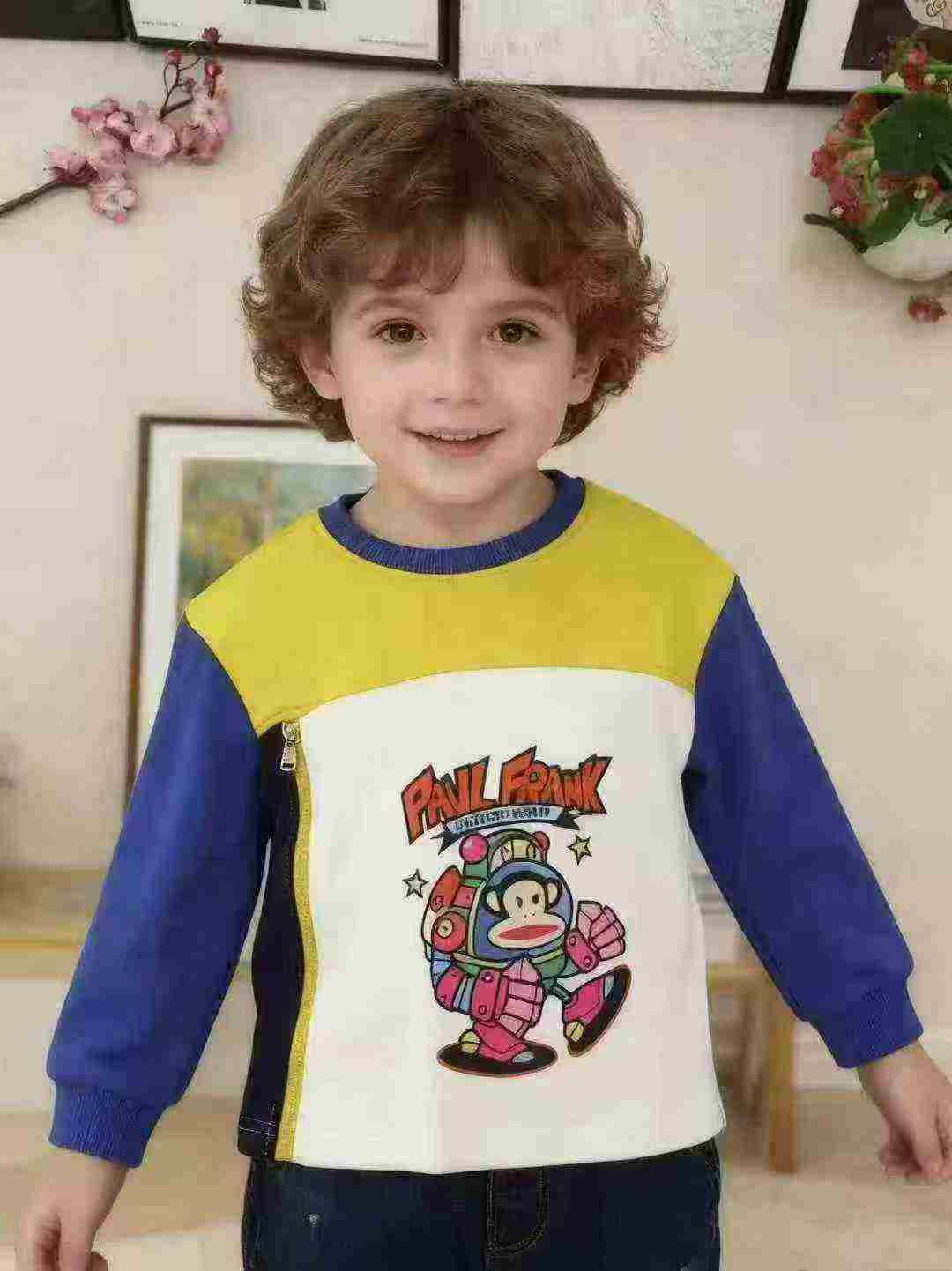 Все товары 6.8 ➕ 0.5 Марка с бархатом детская одежда Количество 800 около и около размера 110 - 160 боковая молния может открыть всю монохромную отдельную упаковку с подвеской товар чистый и аккуратный