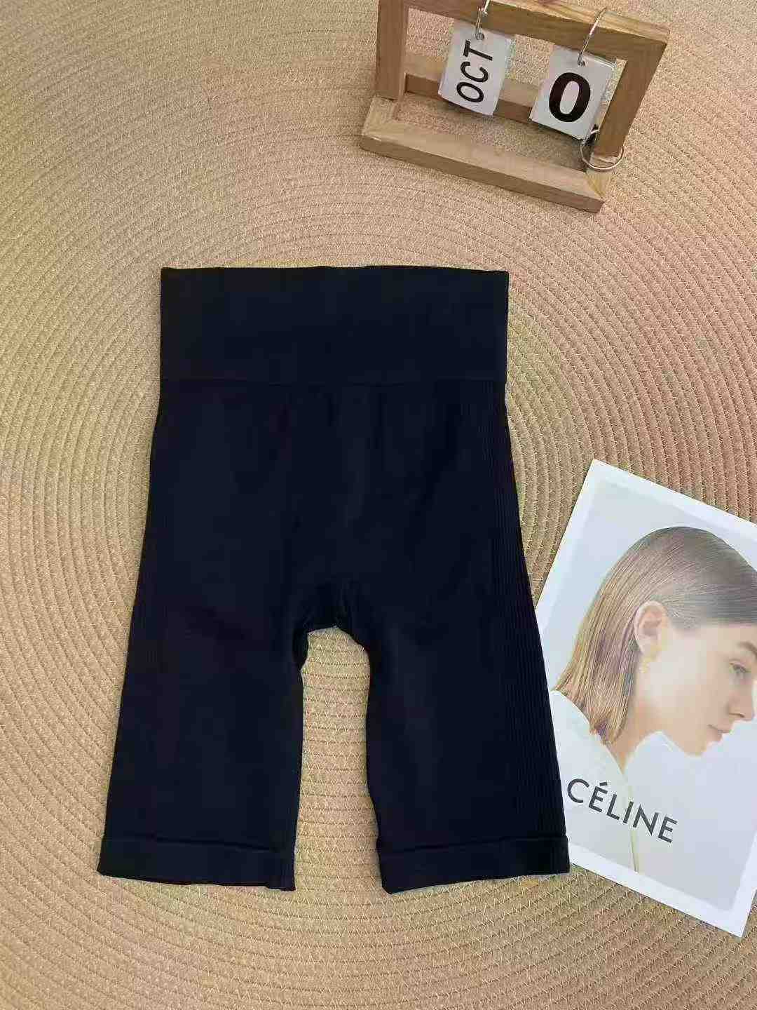 800 шорт для занятий йогой с высокой талией и ягодицами. Ткань удобная и эластичная, качество хорошее. S - код один M - код, отдельная упаковка. Полностью 3,9