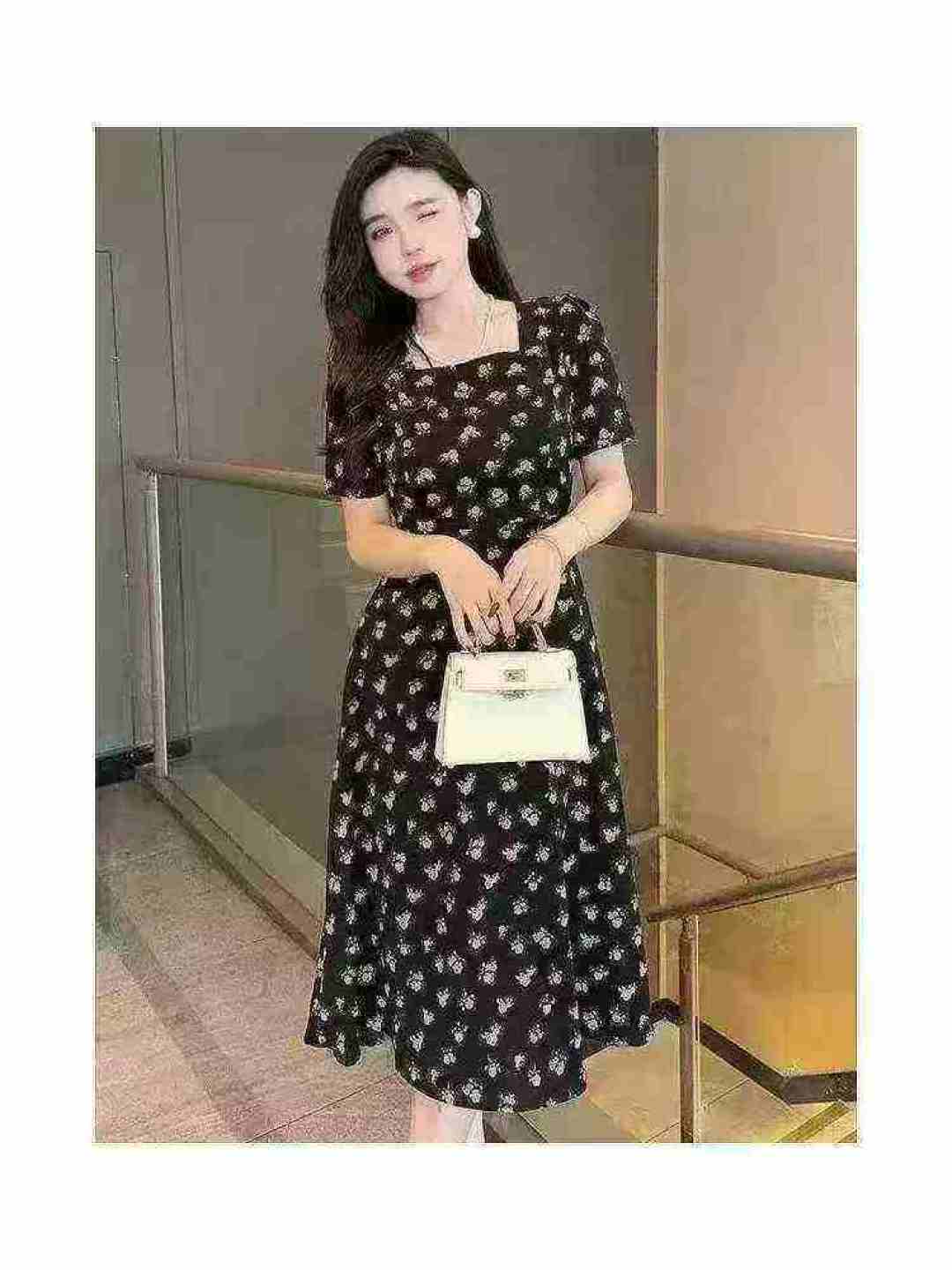 Женское платье с нарезанными цветами Новый женский длинный летний ремонт тонкий квадратный воротник с короткими рукавами маленькое черное платье французское платье с талией 260 шт., отдельная упаковка с подвеской, размер S - 3XL товары чистые и аккуратные, полная чистая цена 10,8 юаней