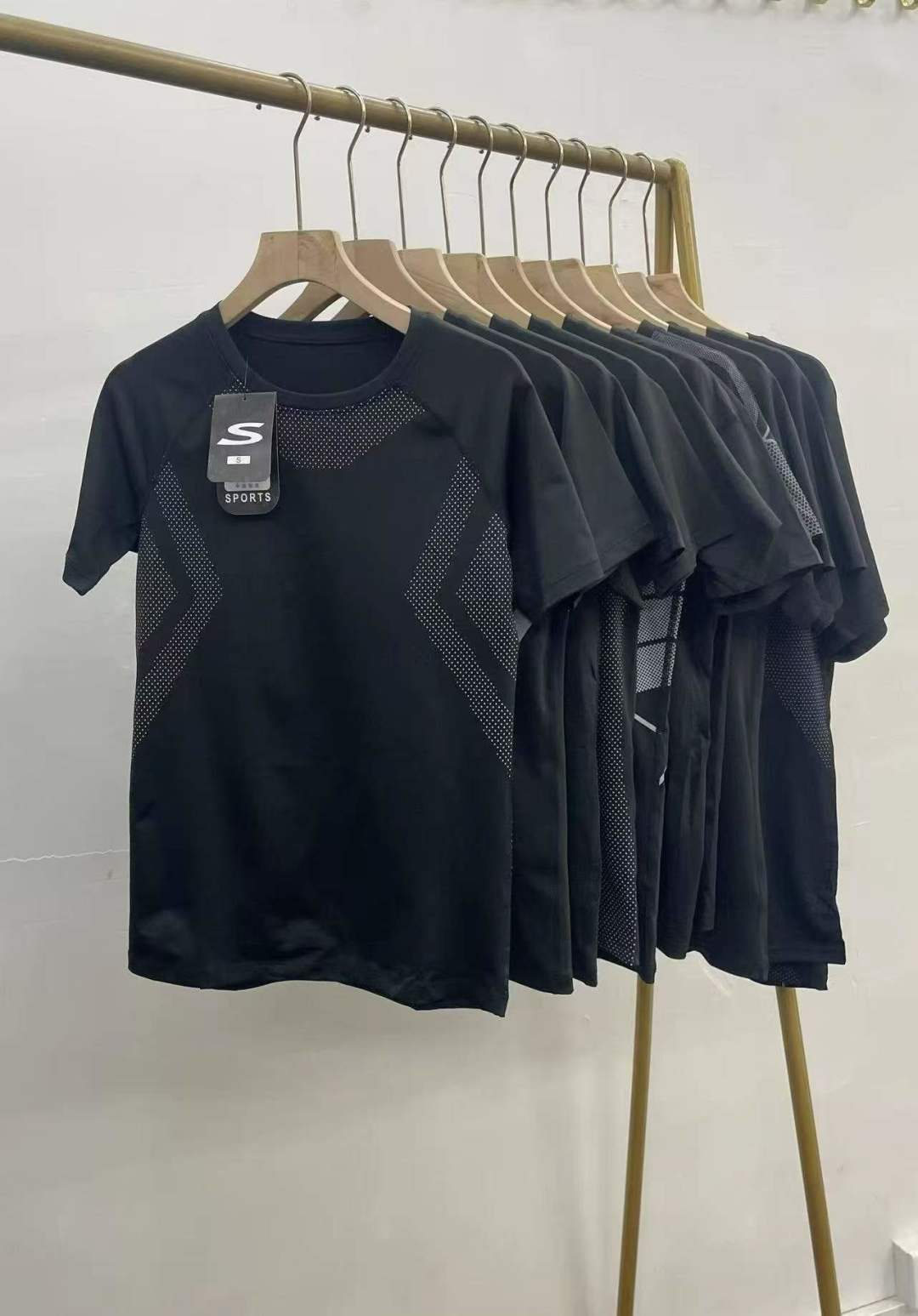 Убыток был ликвидирован 1021 спортивный тренажер воздухопроницаемость сухие короткие рукава. Цветов больше. Ткань мягкая и удобная, высокая эластичность, хорошее качество. S - 1 3XL, отдельная упаковка с подвеской, полная очистка 2.9