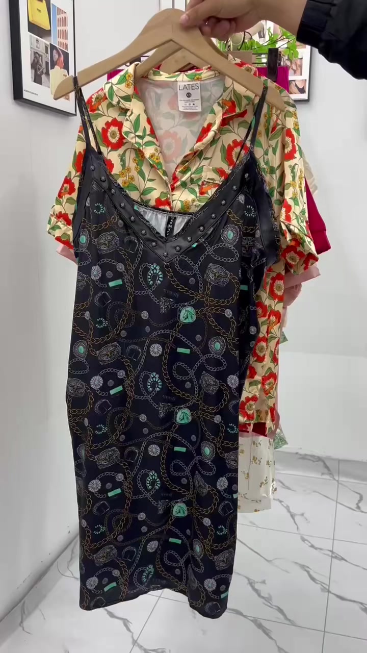 Полная очистка 2,8 / шт. около 130 предметов домашней одежды серии, видео первого подвесного платья в основном 69, остальные - одиночные рубашки, брюки. Есть несколько наборов, один по одному! Независимая упаковка!