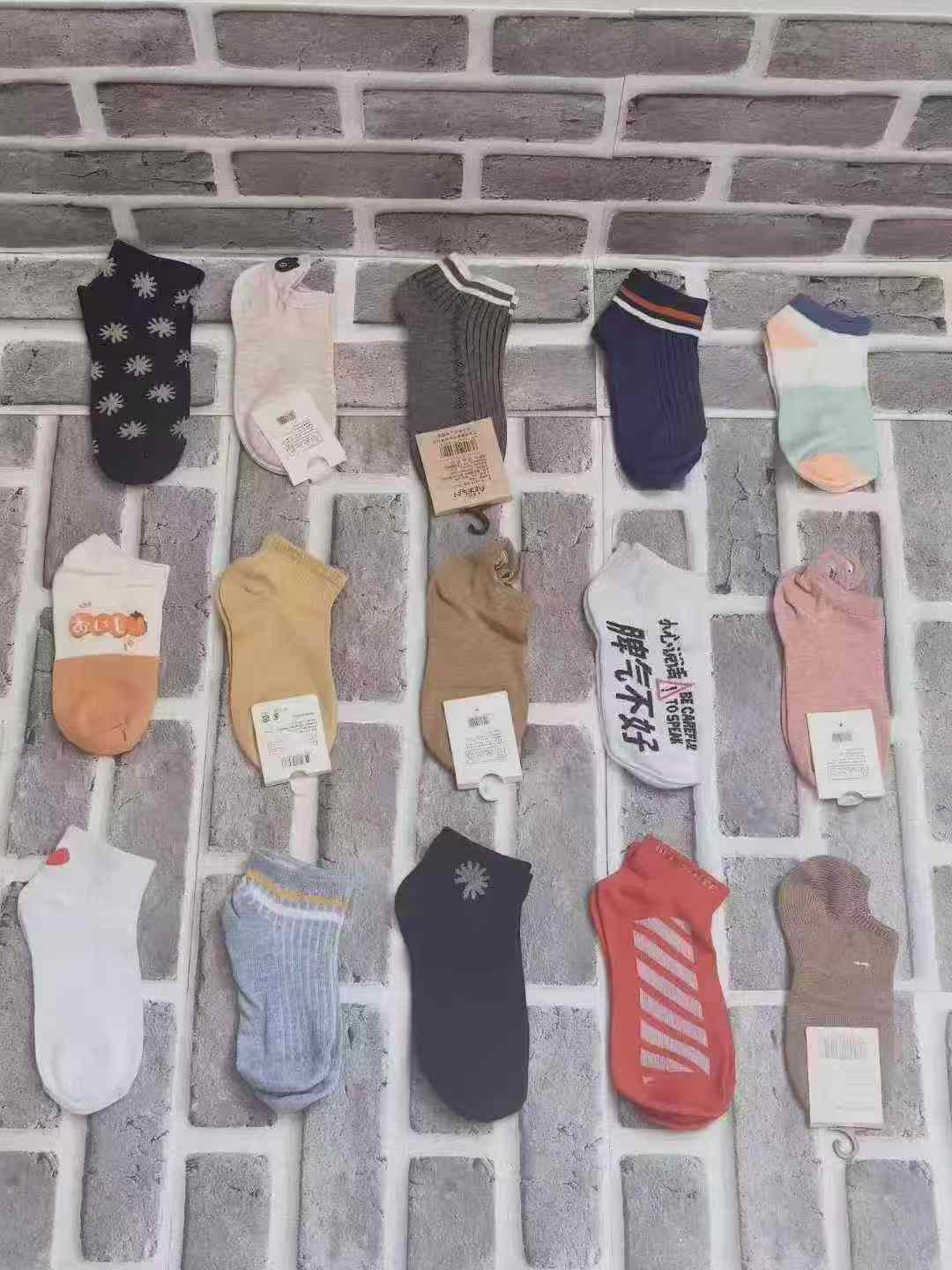 Разные хлопчатобумажные женские носки, чистые 1.28, распределенные 1.58 физический магазин под полкой высокого качества, количество 5500 пар, около, 5 двойной упаковки, (есть большое количество чулок% 3), (Длинные чулки% 55), (Чулки% 35), (Чулки% 7), качество физического магазина, чистая хлопчатобумажная ткань, высокое соотношение цены, стиль много