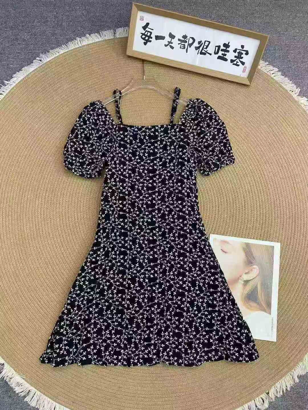 Платье с вышитыми рукавами из пузырьков 143 шт. 8,5, воротник со словом, с футеровкой, молния на боковой талии, плечевой ремень регулируемый, код 1 - 2 ярда, отдельная упаковка, модельный рисунок только для справки