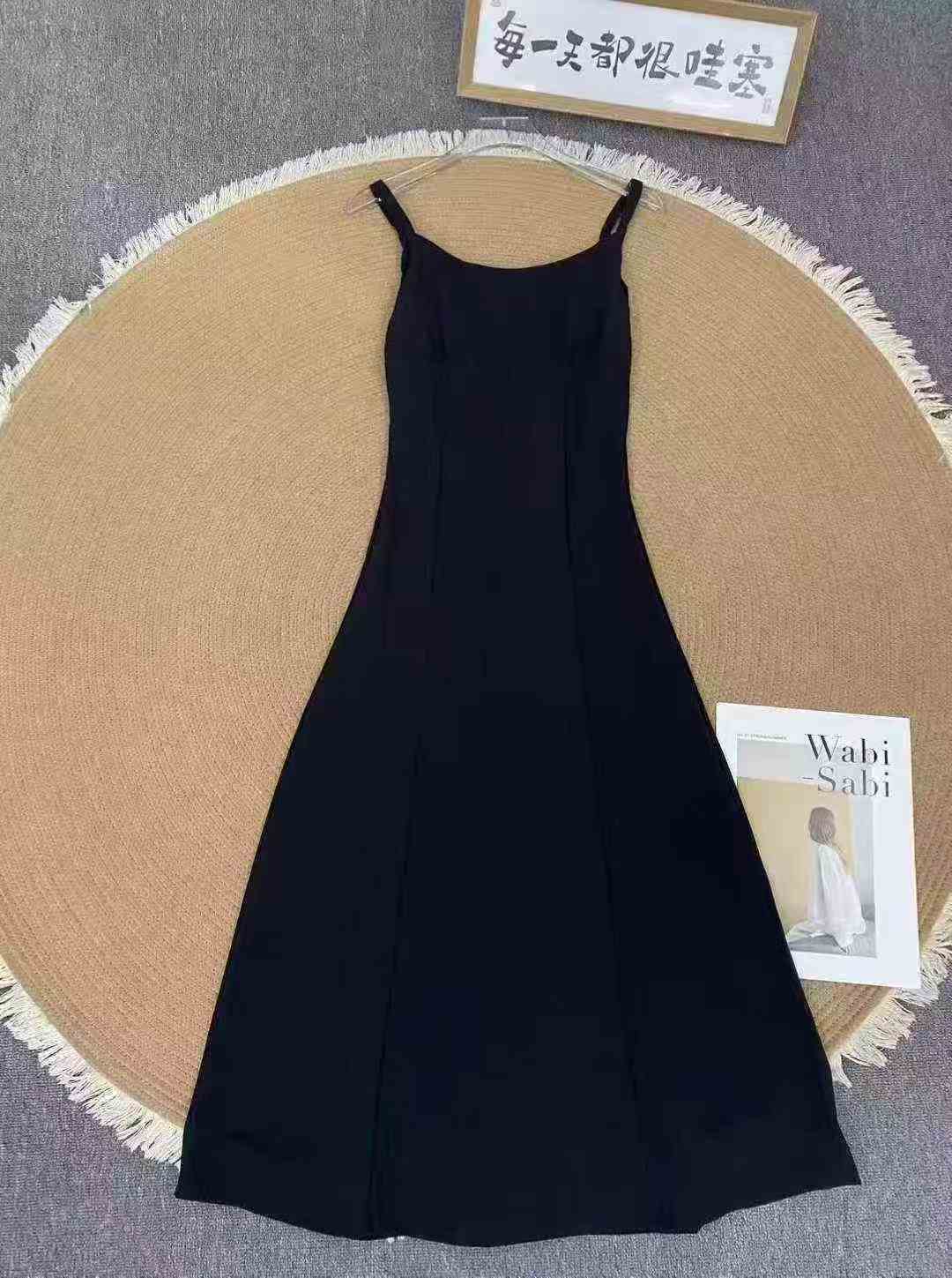 Сексуальное платье с подтяжкой 204 шт. 8.8, ткань комфортабельная микроэластичность, сзади молния, чувство провисания, число кодов 1 - 5 ярдов (XS - XL), отдельная упаковка, модельные рисунки только для справки - XS