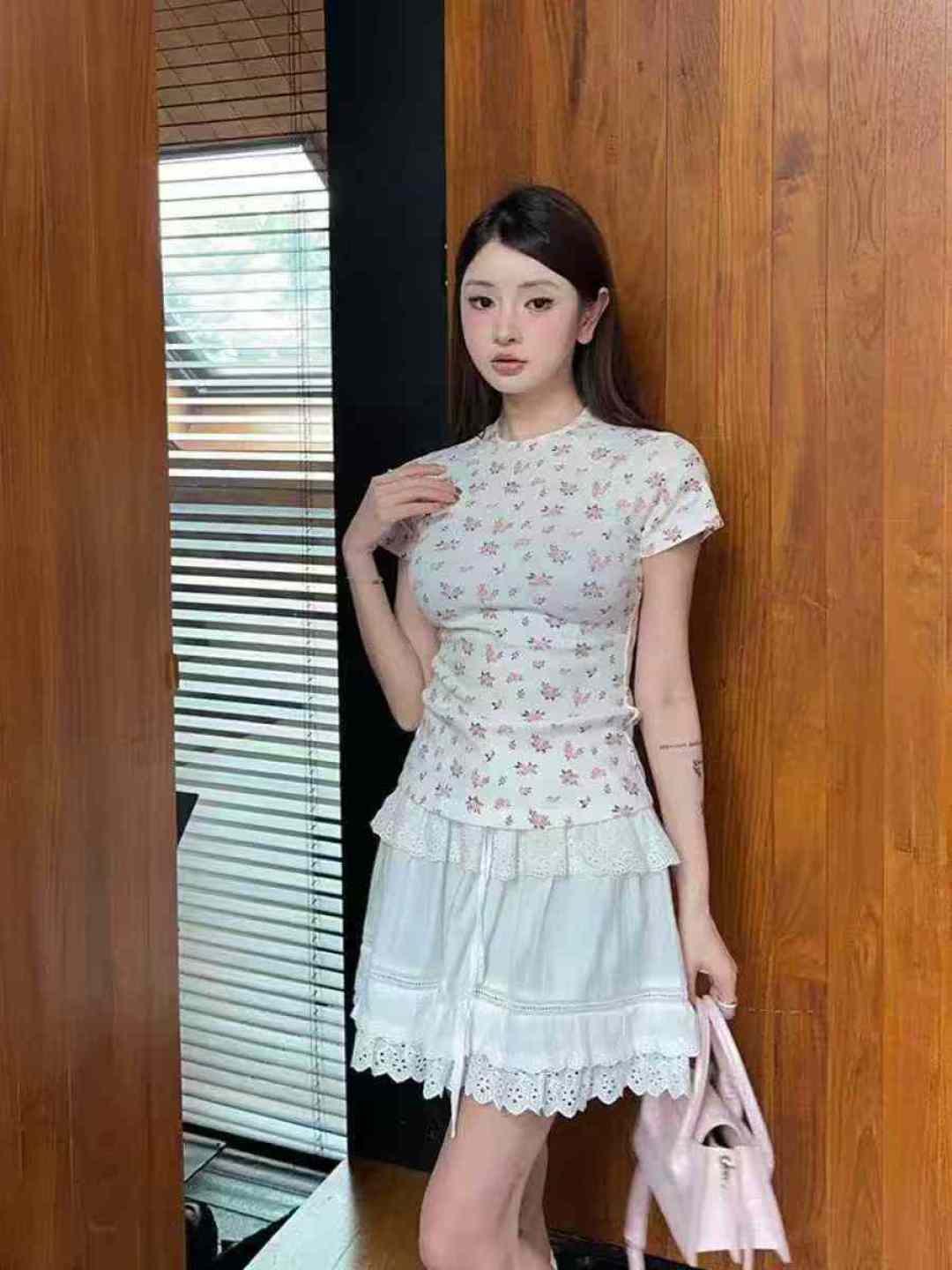 [Луна]: 6.8 Очистка 1262 шт. / распределено 7.5 [Луна]: Сладкий цветок Ремонт Высокосколочный воротник Прямое плечо Spice Girls хлопчатобумажная футболка [Луна]: 1234 ярда Независимая упаковка [Луна]: качество крана