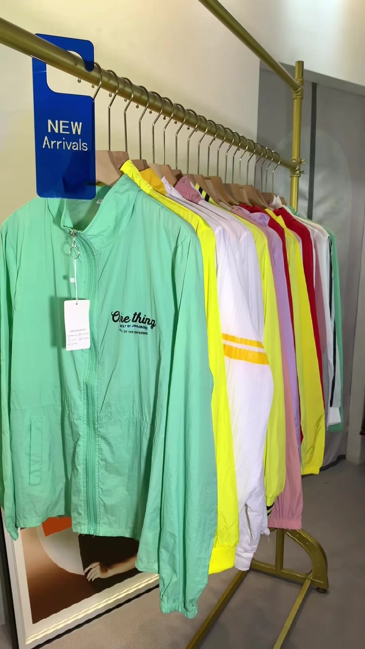 Shangxin Quanqing: 6.8 темперамент свободный и свободный досуг с длинными рукавами солнцезащитной куртки, [любовь] около 560 штук, небольшая целая лента примеси, кодовое число S - 2XL, носить 70 - 130 фунтов, [666] заводские дефекты упаковки, разделить товар плюс один