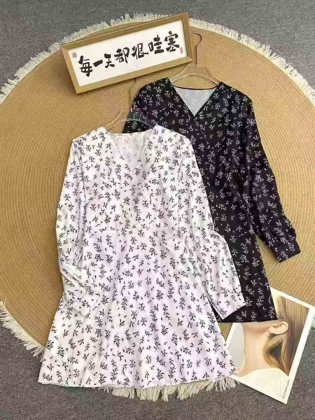 Французское платье с цветочным шрамом 88 шт. 6,9, V - воротник дизайн, привязка убирает талию, код 3 ярда (L), отдельная упаковка