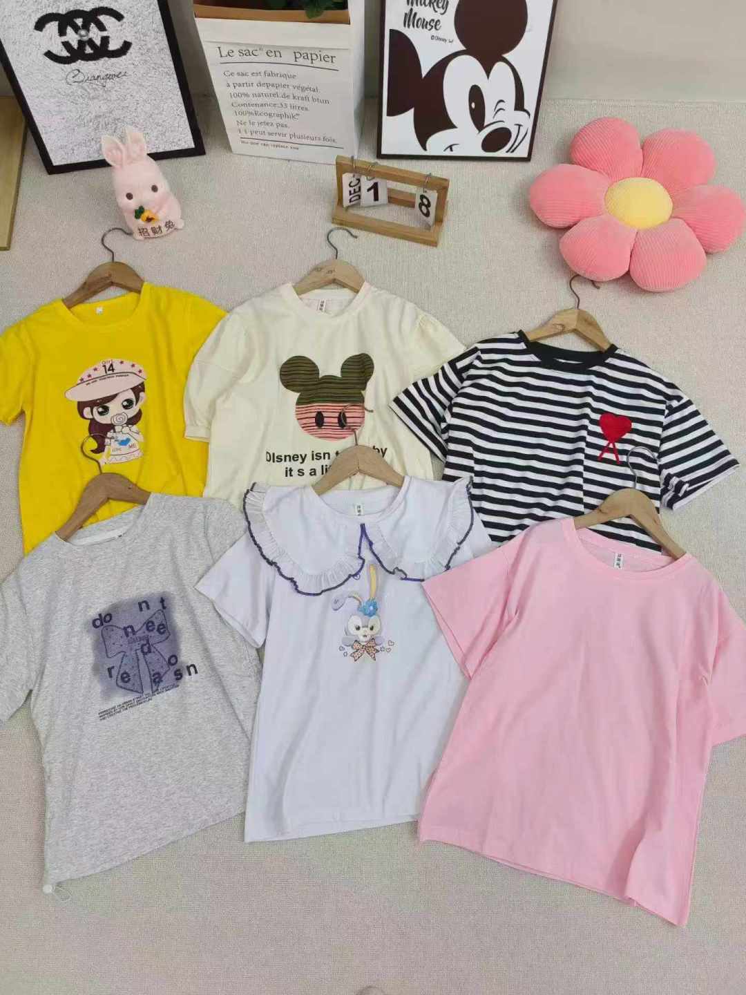 Детская одежда с короткими рукавами 3960 отдельных упаковок с номерами вывесок от 100 до 160 моделей малый полный ассортимент 3,8 мин.