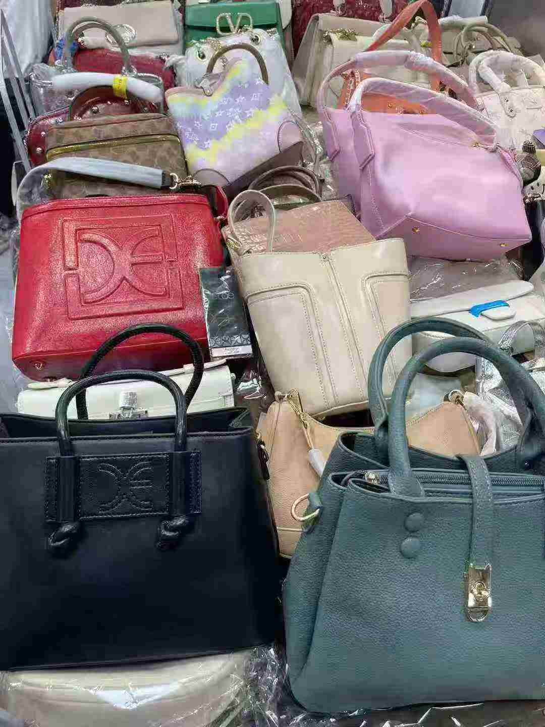 ☕ Разные серии, женские сумки 16 200 стартовых партий. Независимая упаковка, фирменный хвостовой хвост, многоцветный, спотовый 5800 полностью очищенных 15 юаней, большой пакет через смешанный груз