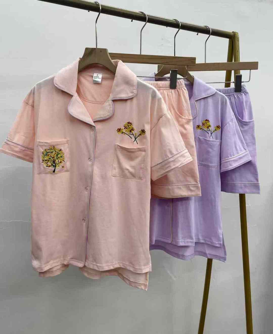 400 комплектов одежды для домашнего отдыха с вышивкой из чистого хлопка. Весь двухцветный, асимметричный дизайн пиджака, ткань мягкая и удобная, качество очень хорошее. Код F (средний код) может носить около 110 кг (модель только для справки) Полная очистка 11,8 ➕ Один.