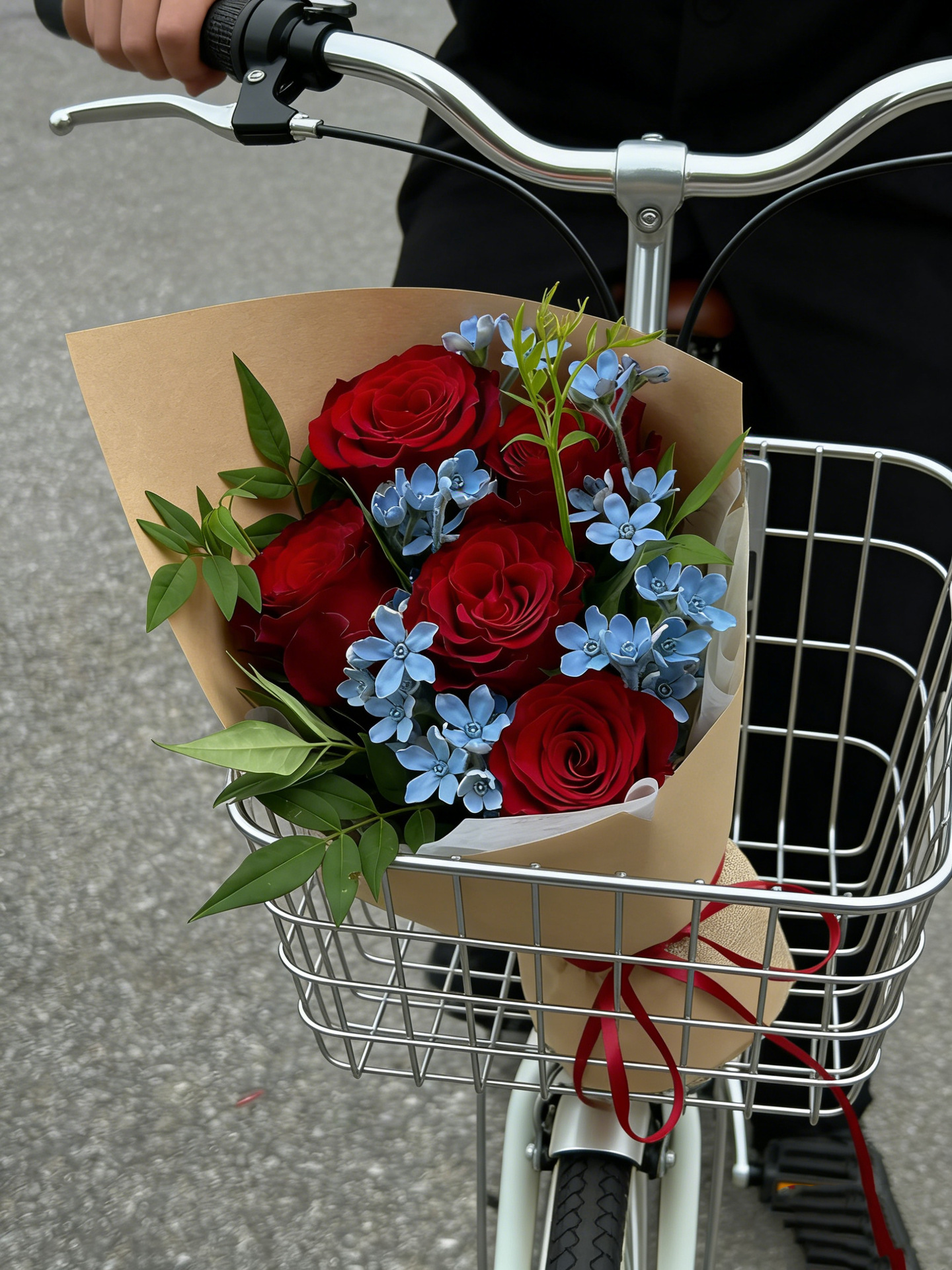 Юньнаньские розы Цветы Плато Красная роза Аиша Кабукино Шампанское Роза - Случайный цвет 8 + 2 защиты